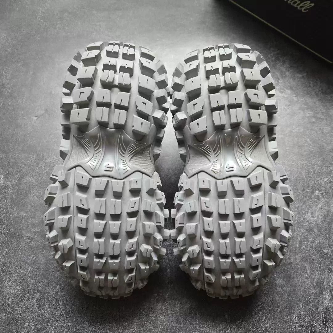 Balenciaga Balenciaga Gray Lowtop Sneakers 39 Women Size US 8.5 / IT 38.5 - 7 Thumbnail