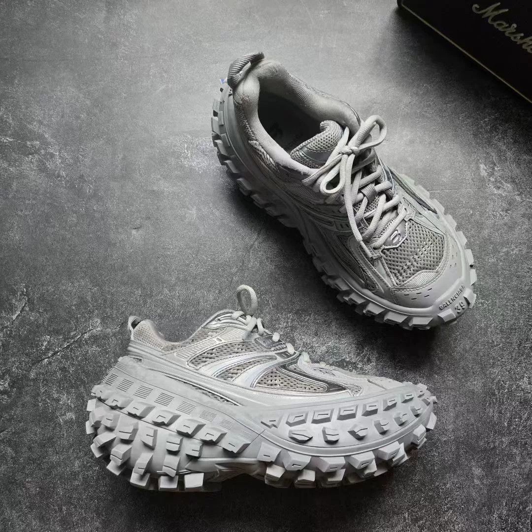 Balenciaga Balenciaga Gray Lowtop Sneakers 39 Women Size US 8.5 / IT 38.5 - 5 Thumbnail