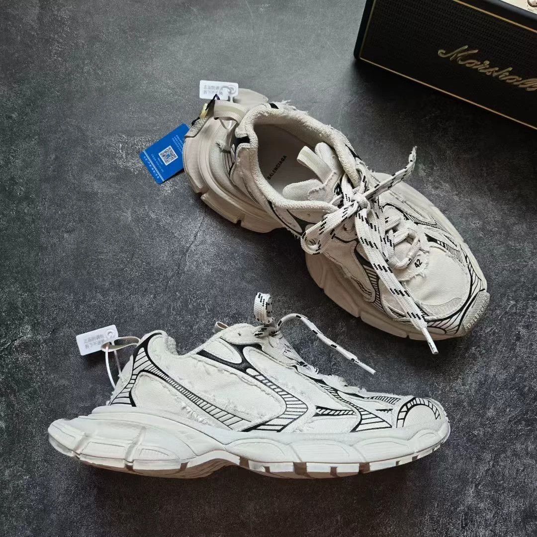 Balenciaga Balenciaga Distressed Black Lowtop Sneakers XXXL Men Size US 10 / EU 43 - 5 Thumbnail