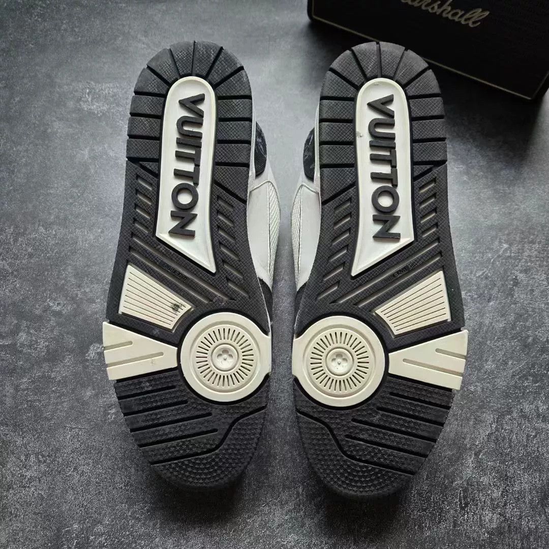Louis Vuitton Louis Vuitton Training Black Lowtop Sneakers 9 Men Size US 9 / EU 42 - 7 Thumbnail