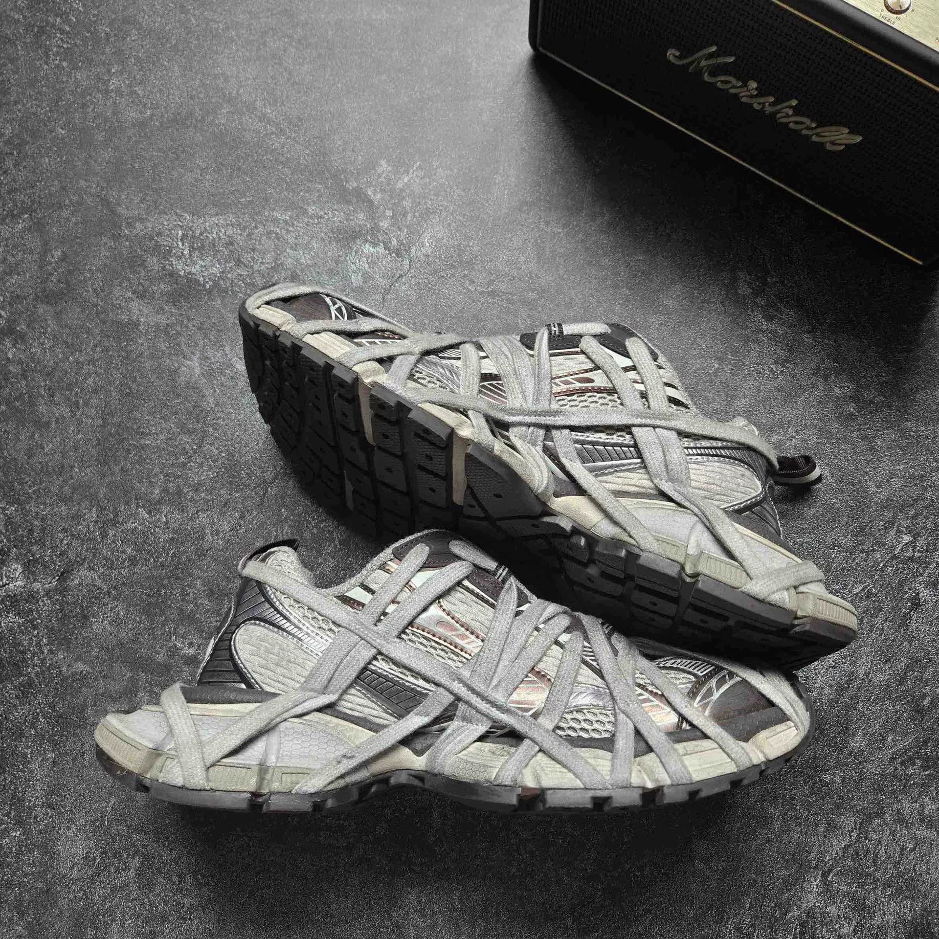 Balenciaga Balenciaga Gray Lowtop Sneakers XXXL Men Size US 10 / EU 43 - 2 Thumbnail