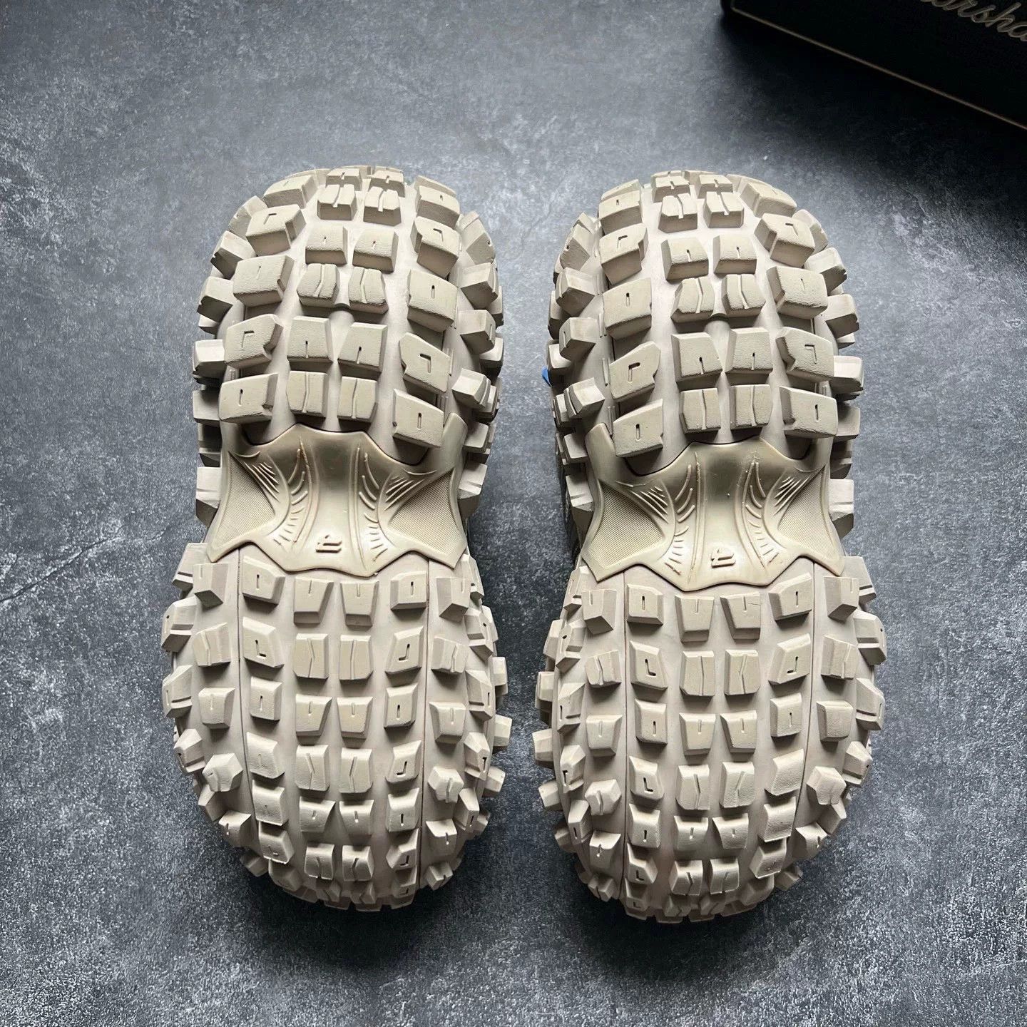 Balenciaga Balenciaga Gray Lowtop Sneakers 41 Men Size US 8.5 / EU 41-42 - 7 Thumbnail