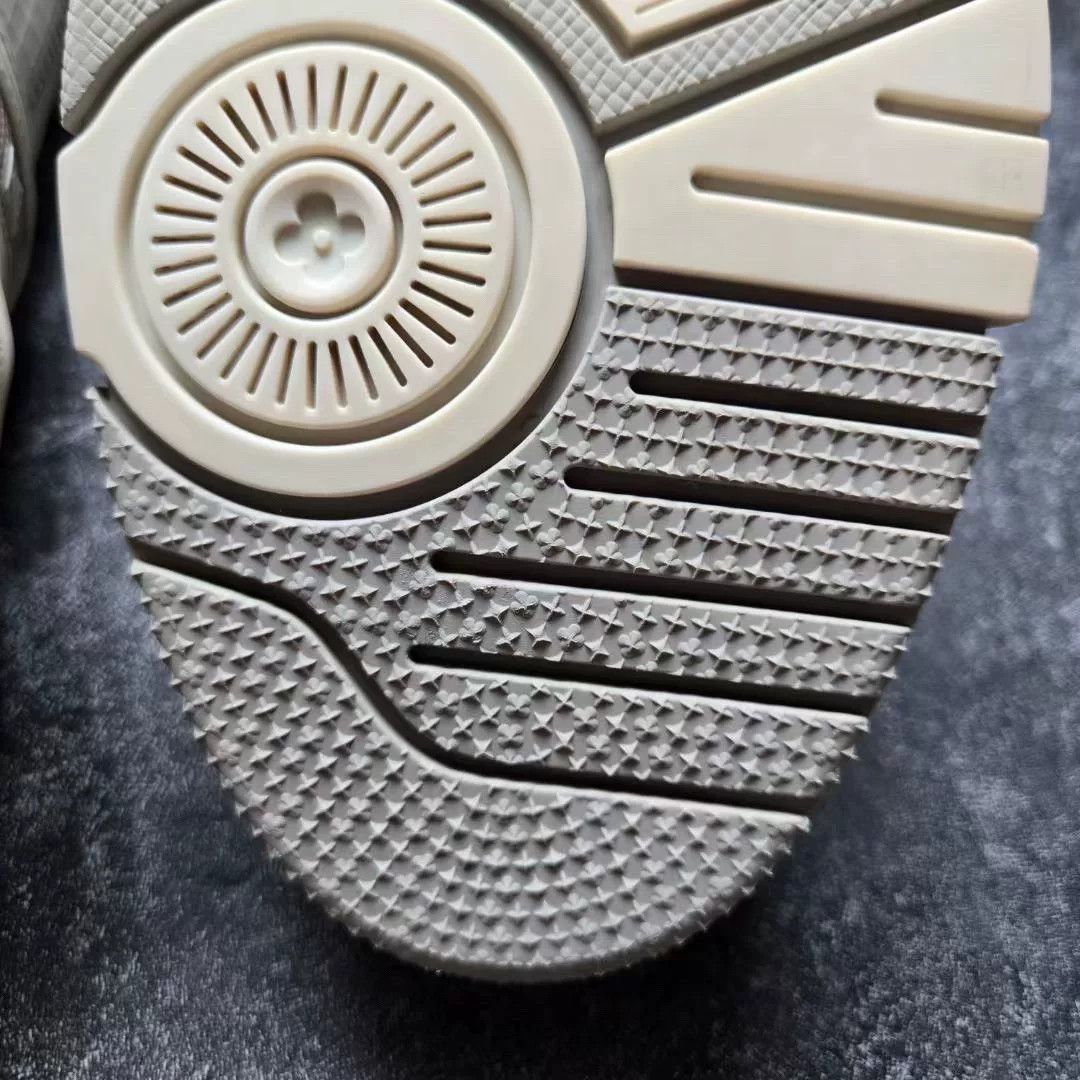 Louis Vuitton Louis Vuitton Training White Lowtop Sneakers 41 Men Size US 8.5 / EU 41-42 - 8 Thumbnail