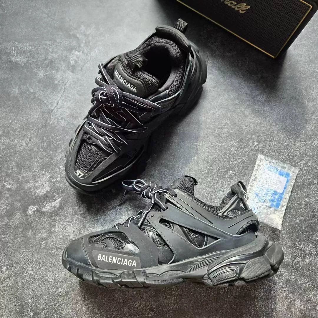 Balenciaga Balenciaga Black Lowtop Sneakers 37 Women Size US 6.5 / IT 36.5 - 4 Thumbnail