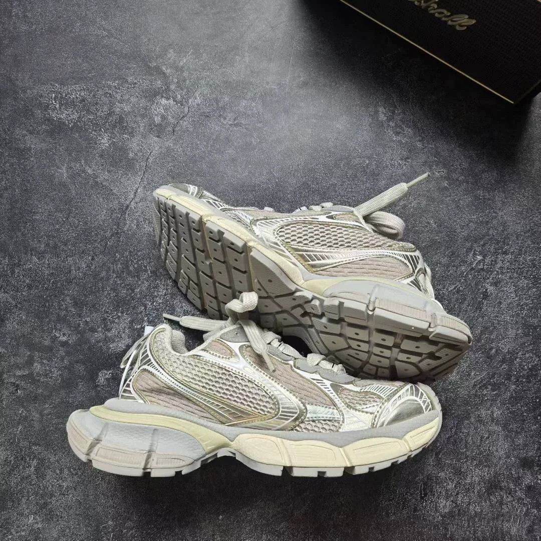 Balenciaga Balenciaga Beige Lowtop Sneakers XXXL Women Size US 8 / IT 38 - 2 Thumbnail