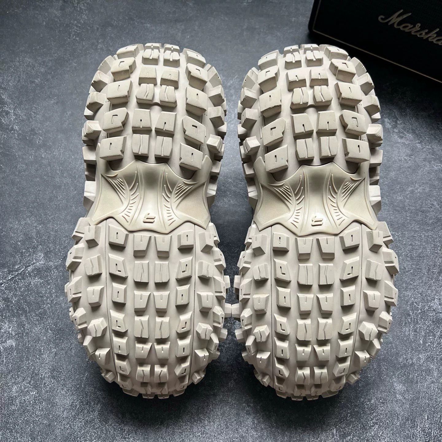 Balenciaga Balenciaga Gray Lowtop Sneakers 44 Men Size US 10.5 / EU 43-44 - 7 Thumbnail