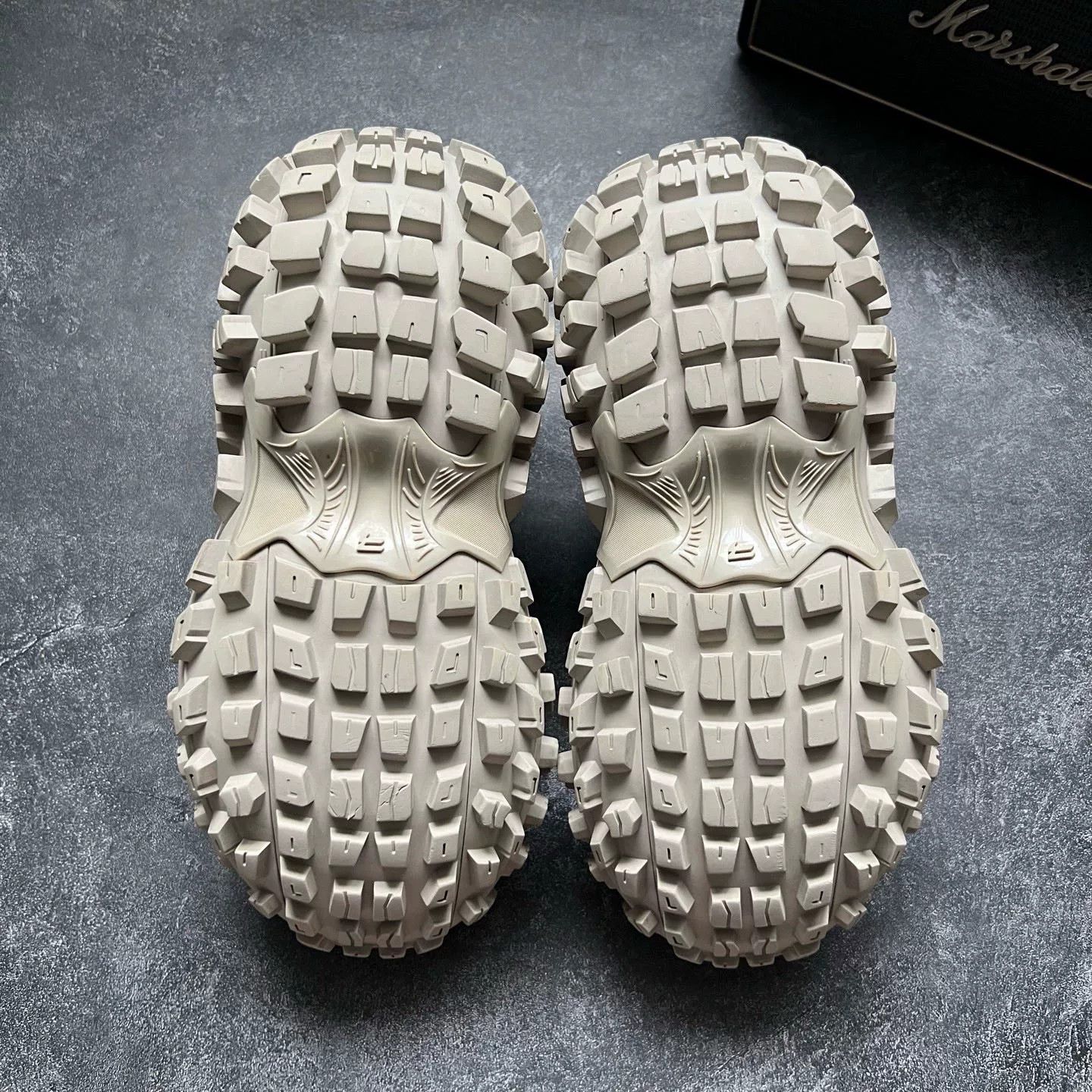Balenciaga Balenciaga Gray Lowtop Sneakers 42 Men Size US 9 / EU 42 - 7 Thumbnail