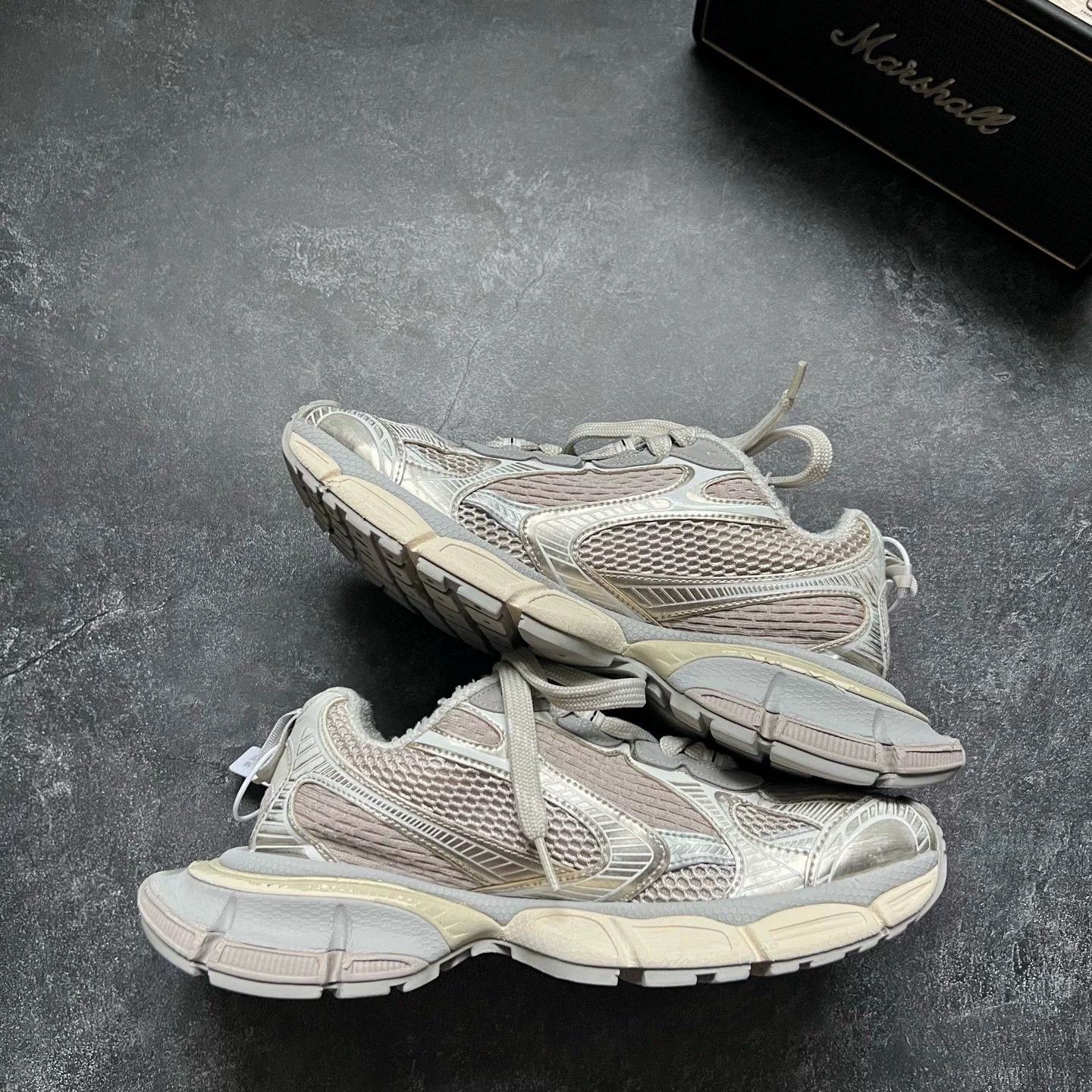 Balenciaga Balenciaga Beige Lowtop Sneakers XXXL Men Size US 10 / EU 43 - 2 Thumbnail