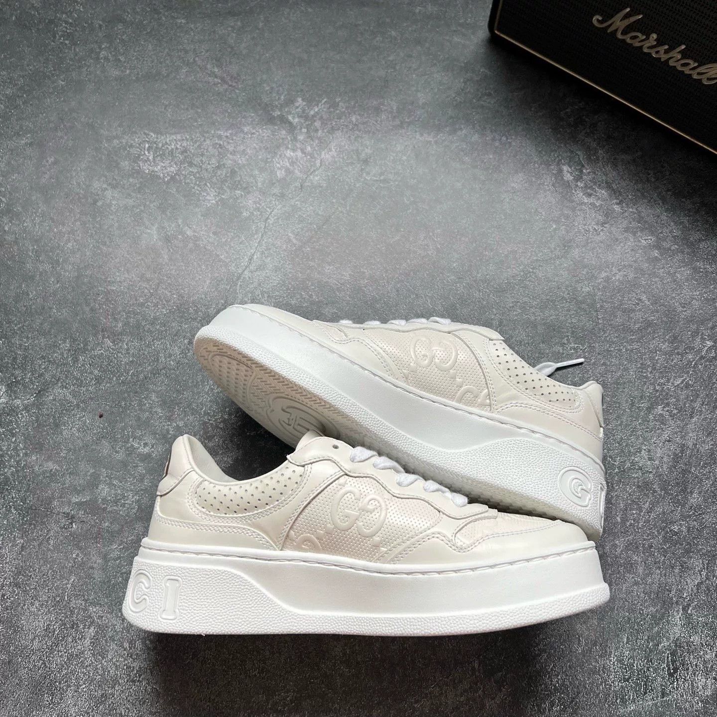 Gucci Gucci White Lowtop Sneakers 36 Women Size US 6 / IT 36 - 2 Thumbnail