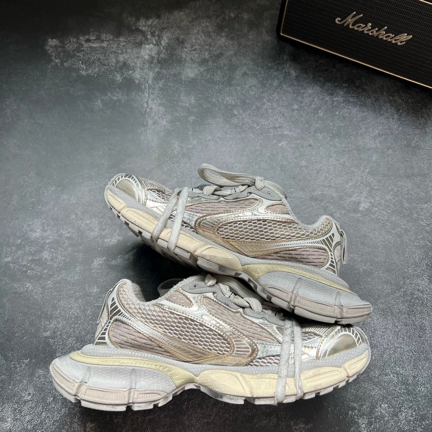 Balenciaga Balenciaga Beige Lowtop Sneakers XXXL Women Size US 8 / IT 38 - 2 Thumbnail
