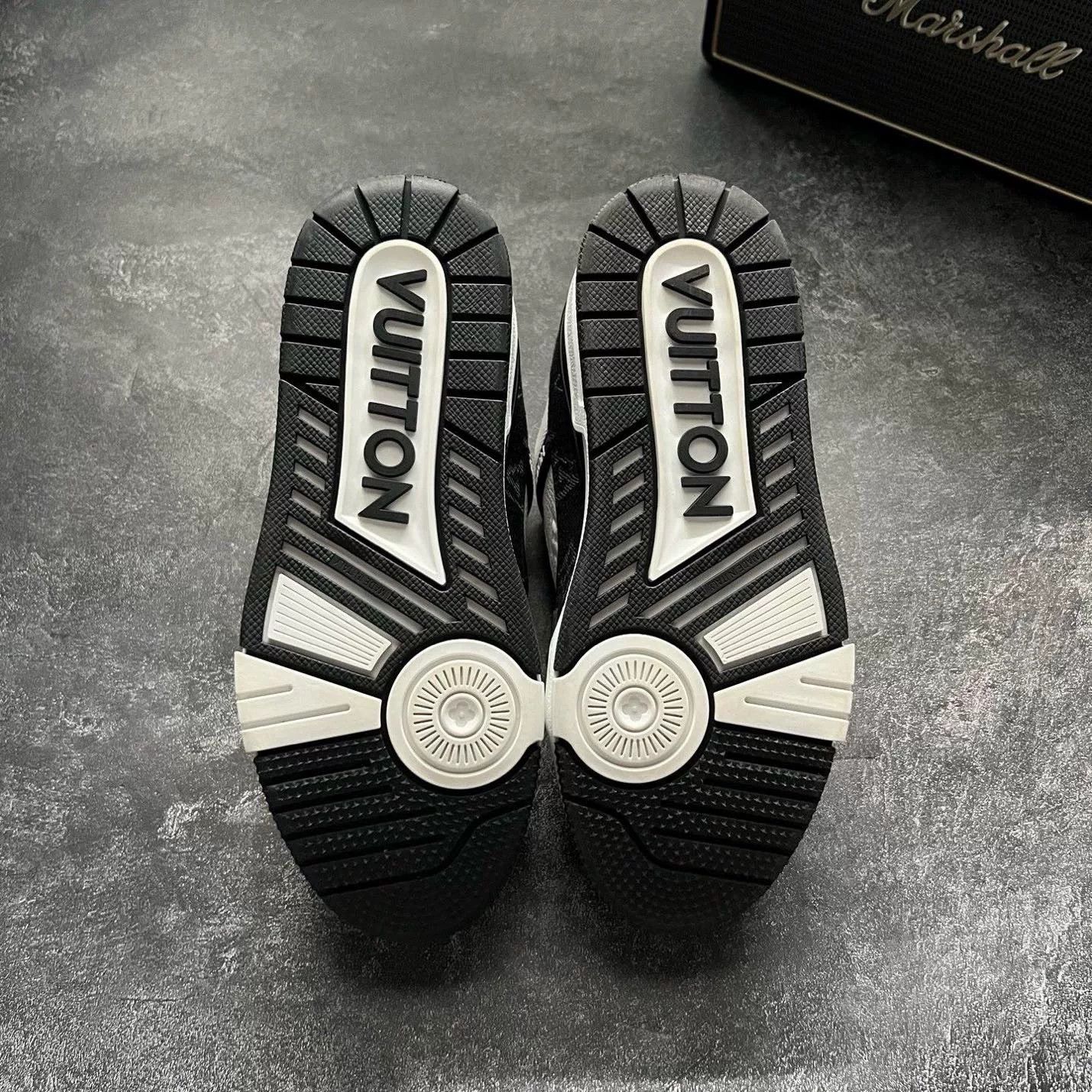 Louis Vuitton Louis Vuitton Training Black Lowtop Sneakers 36 Women Size US 6 / IT 36 - 7 Thumbnail