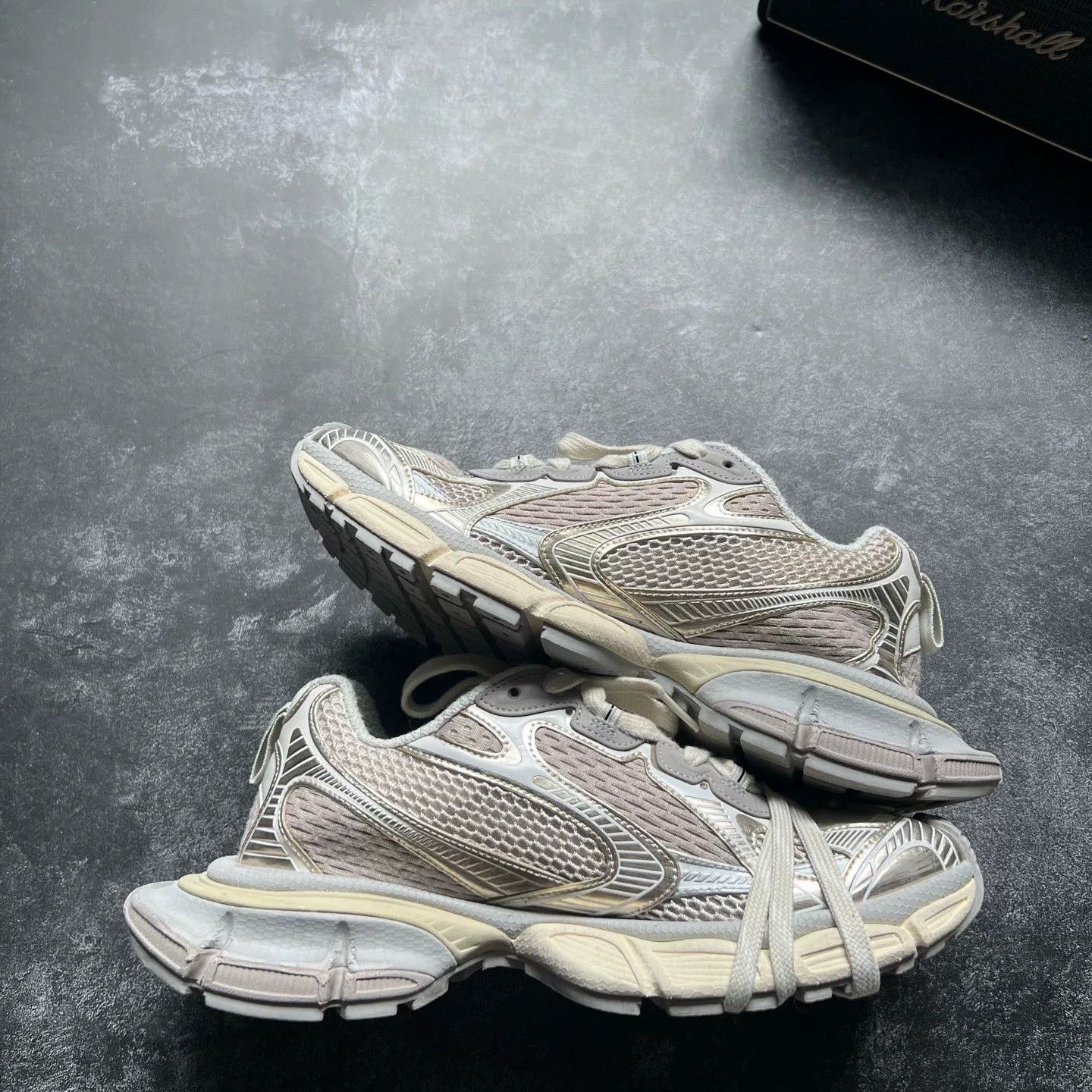 Balenciaga Balenciaga Beige Lowtop Sneakers XXXL Men Size US 10 / EU 43 - 2 Thumbnail