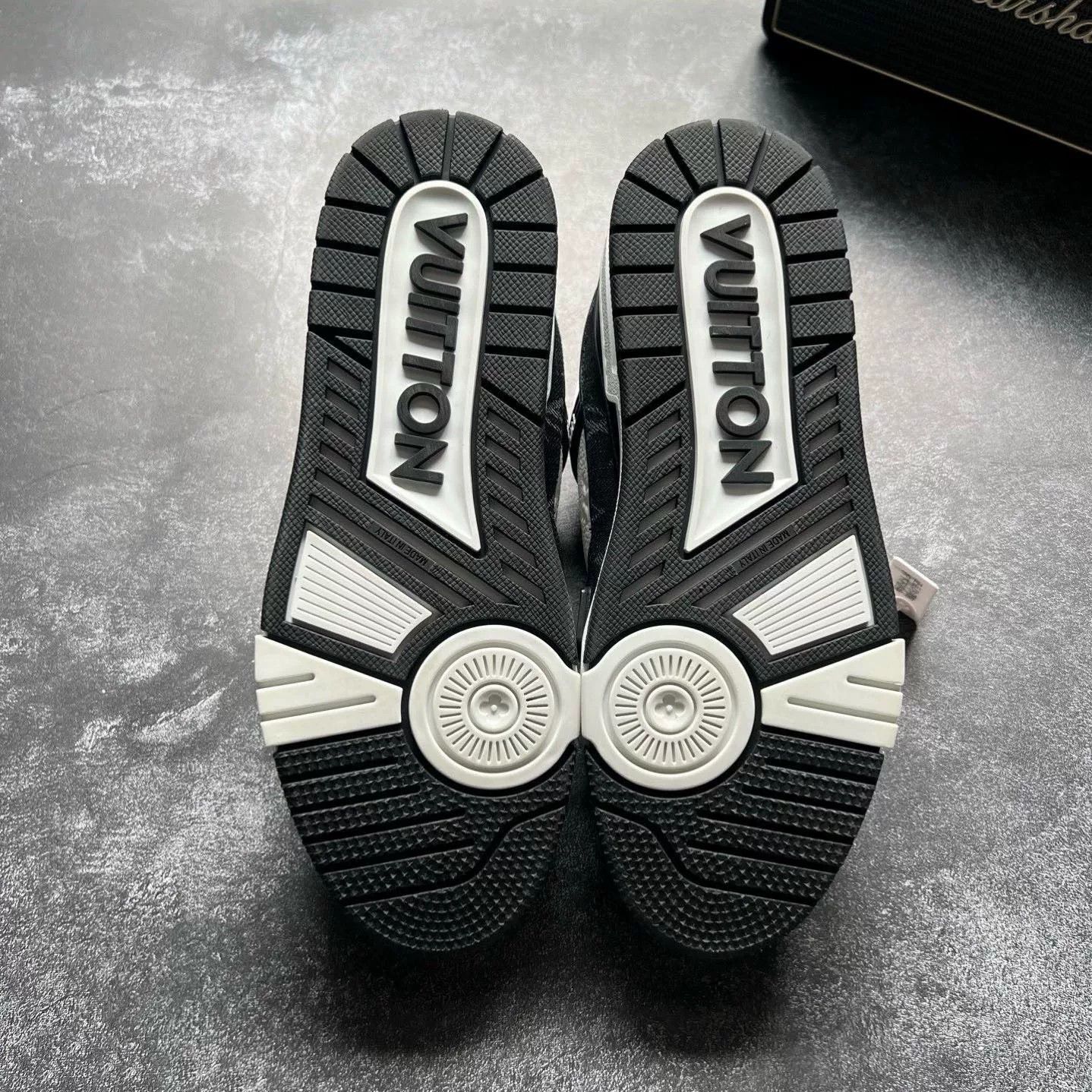 Louis Vuitton Louis Vuitton Training Black Lowtop Sneakers 39 Men Size US 6.5 / EU 39-40 - 7 Thumbnail