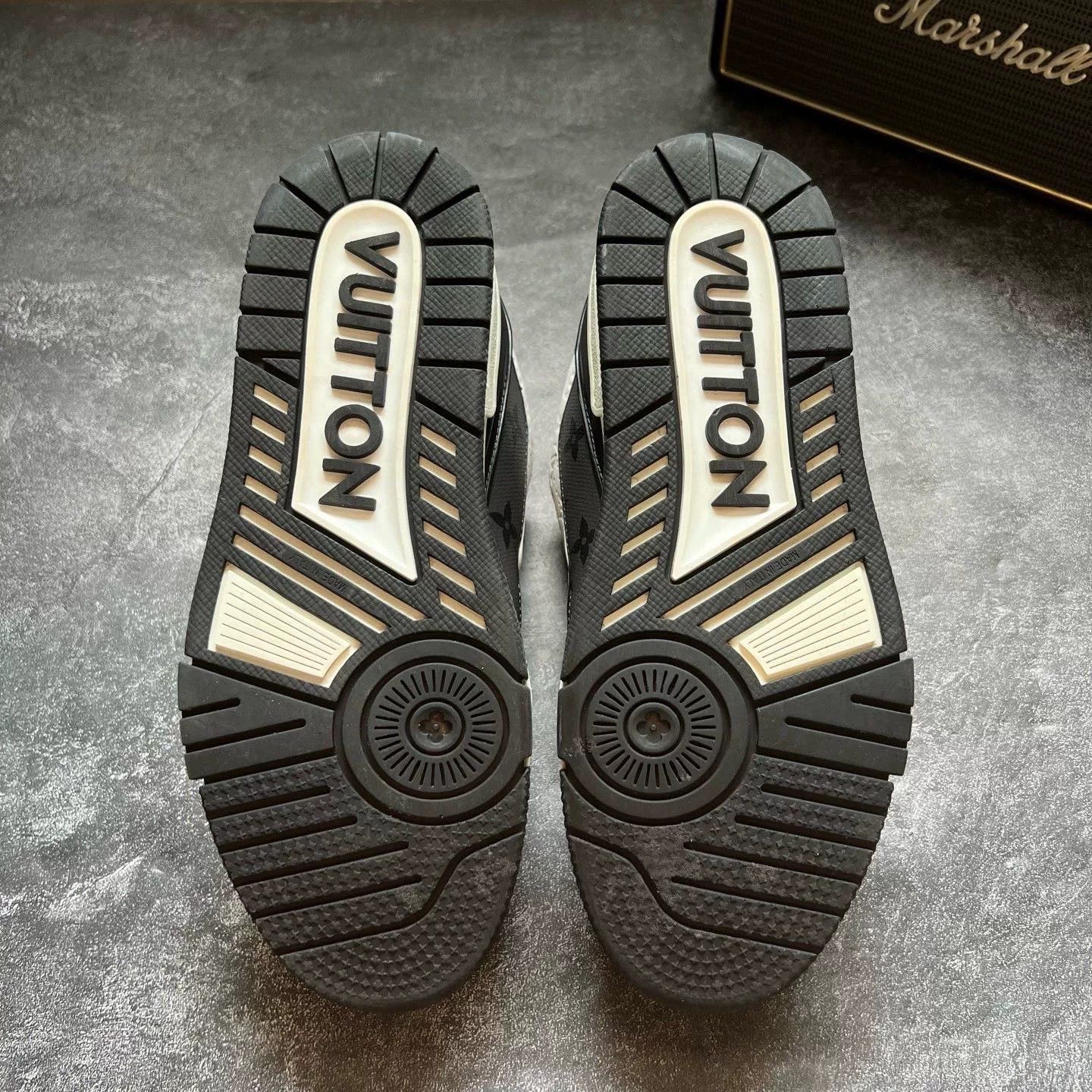 Louis Vuitton Louis Vuitton Training Black Lowtop Sneakers 38 Women Size US 7.5 / IT 37.5 - 7 Thumbnail