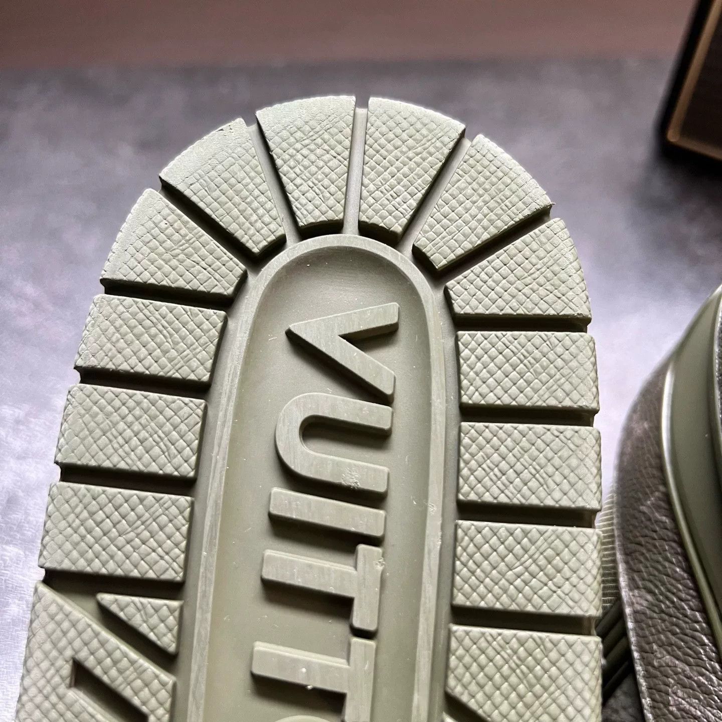 Louis Vuitton Louis Vuitton Training Green Lowtop Sneakers 25 Men Size US 10 / EU 43 - 8 Thumbnail