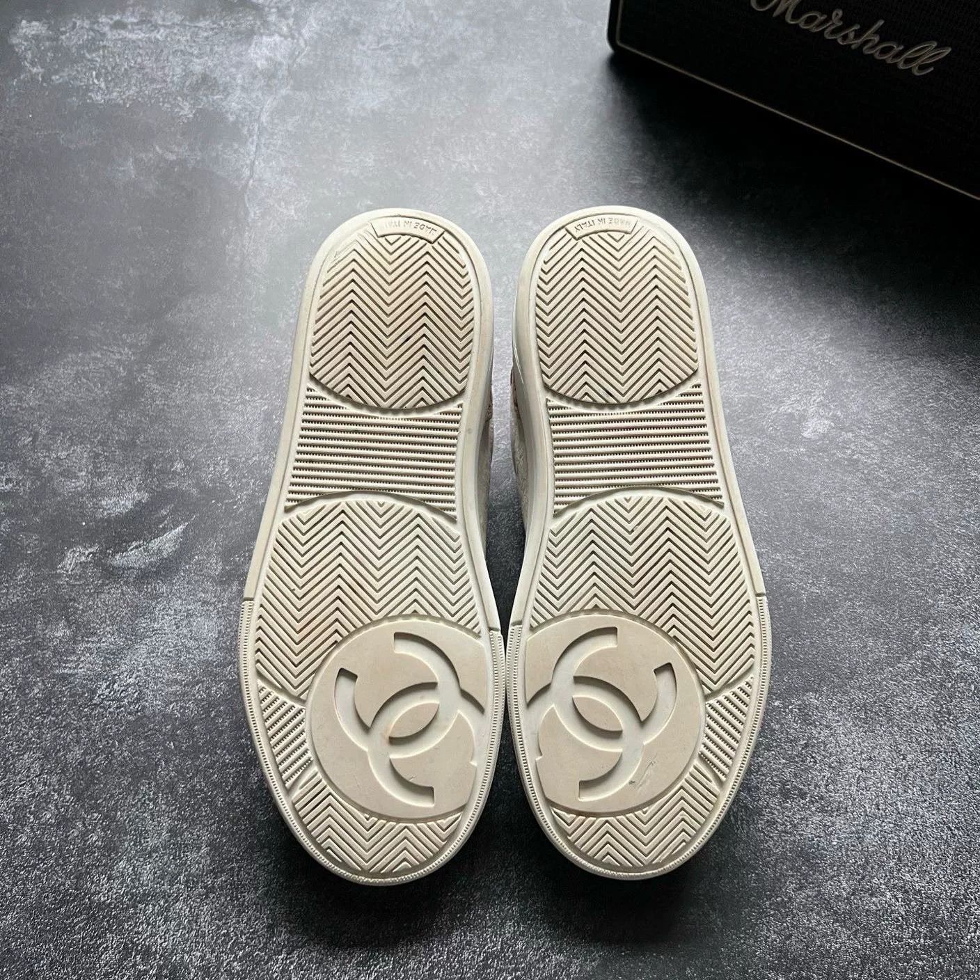 Chanel Chanel Velvet Lowtop Sneakers 35 Women Size US 5 / IT 35 - 7 Thumbnail