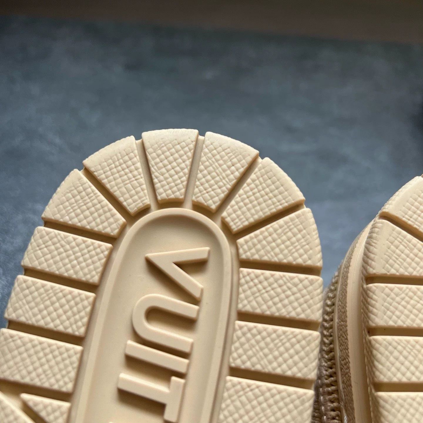 Louis Vuitton Louis Vuitton Training Beige Lowtop Sneakers 37 Men Size US 5 / EU 37 - 8 Thumbnail