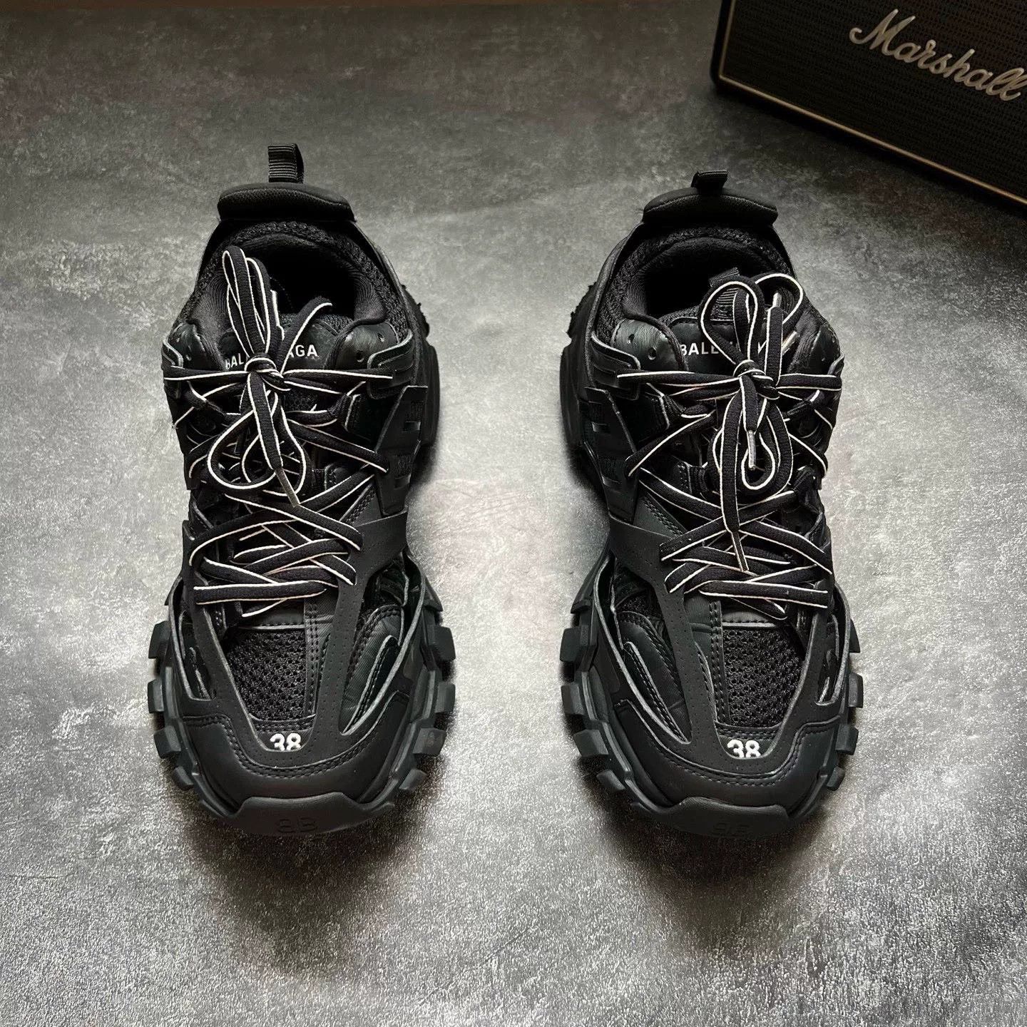 Balenciaga Balenciaga Black Lowtop Sneakers 38 Women Size US 7.5 / IT 37.5 - 3 Thumbnail