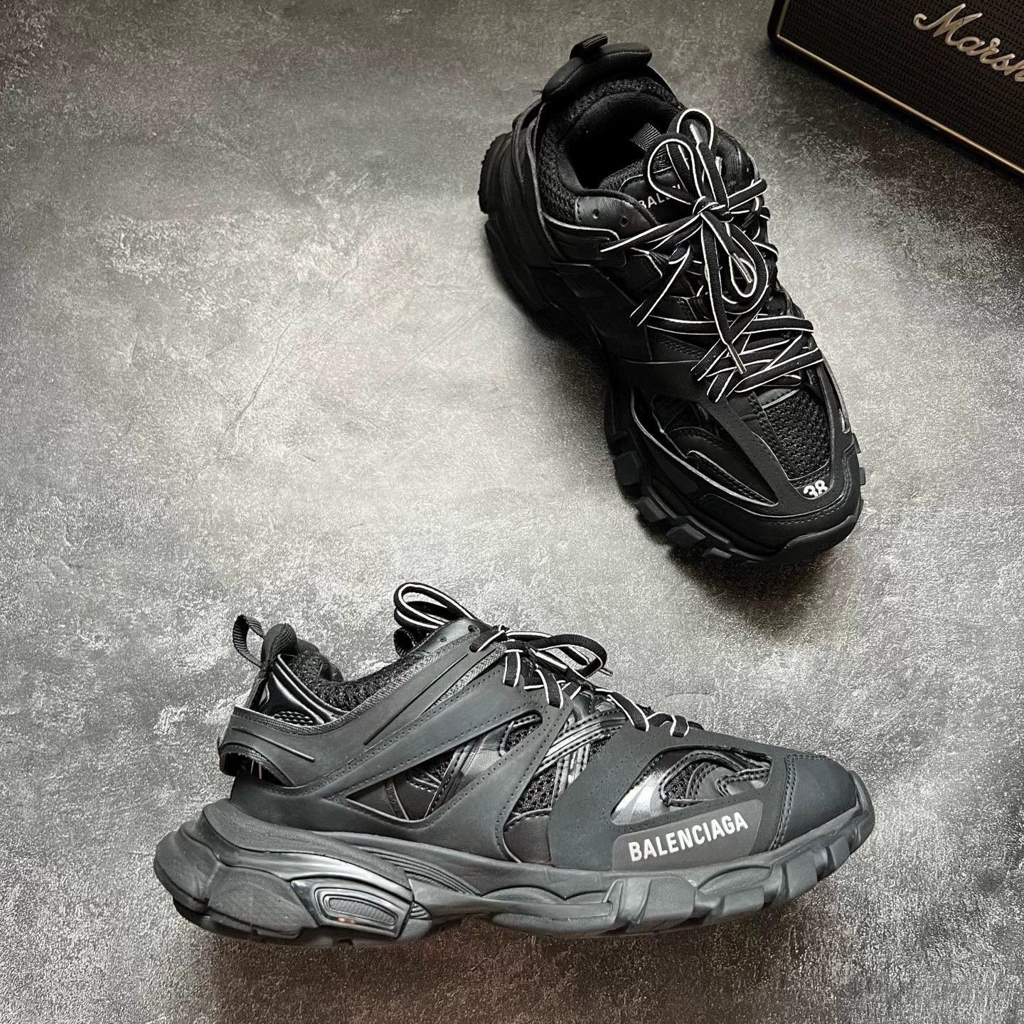 Balenciaga Balenciaga Black Lowtop Sneakers 38 Women Size US 7.5 / IT 37.5 - 5 Thumbnail