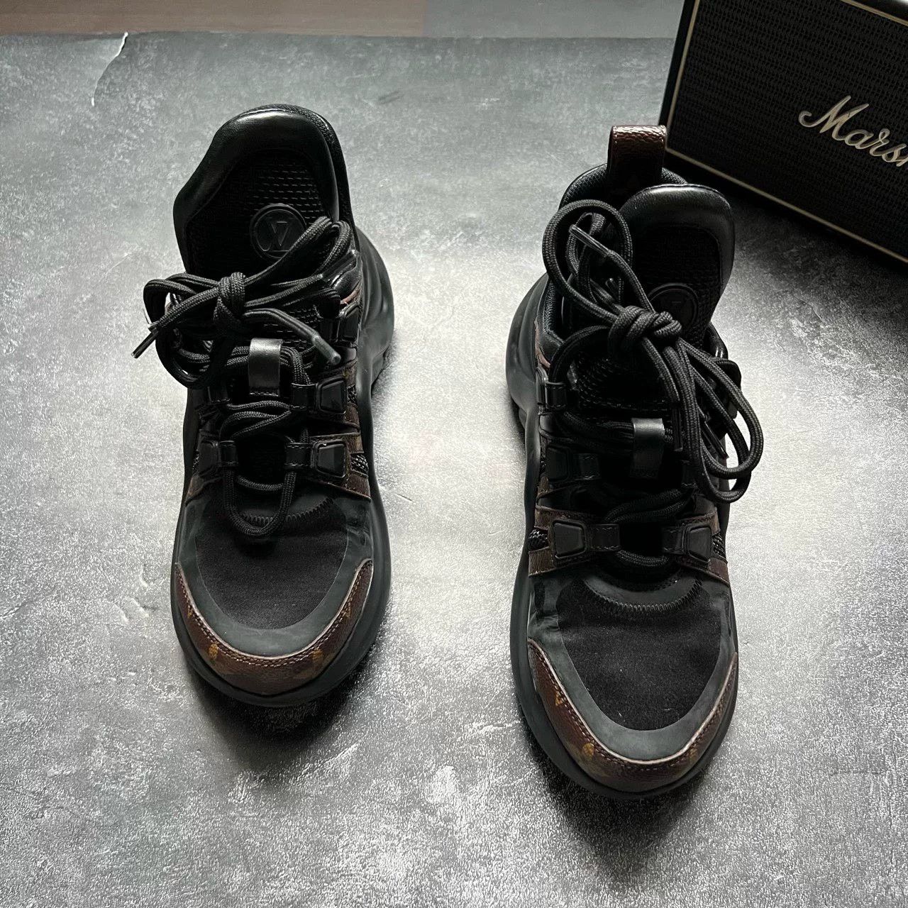 Louis Vuitton Louis Vuitton Black Lowtop Sneakers 35 Women Size US 5 / IT 35 - 3 Thumbnail