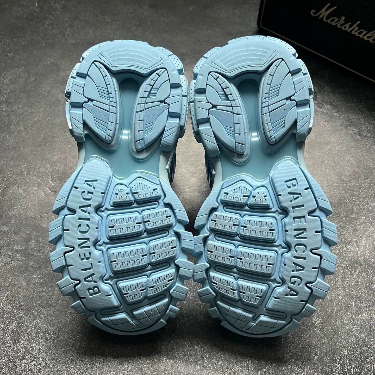 Balenciaga Balenciaga Patent Blue Lowtop Sneakers 38 Women Size US 7.5 / IT 37.5 - 7 Thumbnail