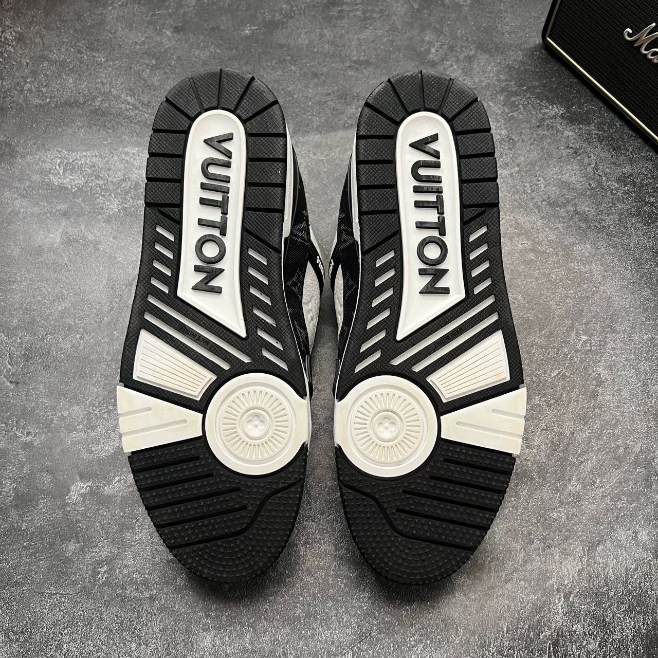 Louis Vuitton Louis Vuitton Training Black Lowtop Sneakers 42 Men Size US 9 / EU 42 - 7 Thumbnail