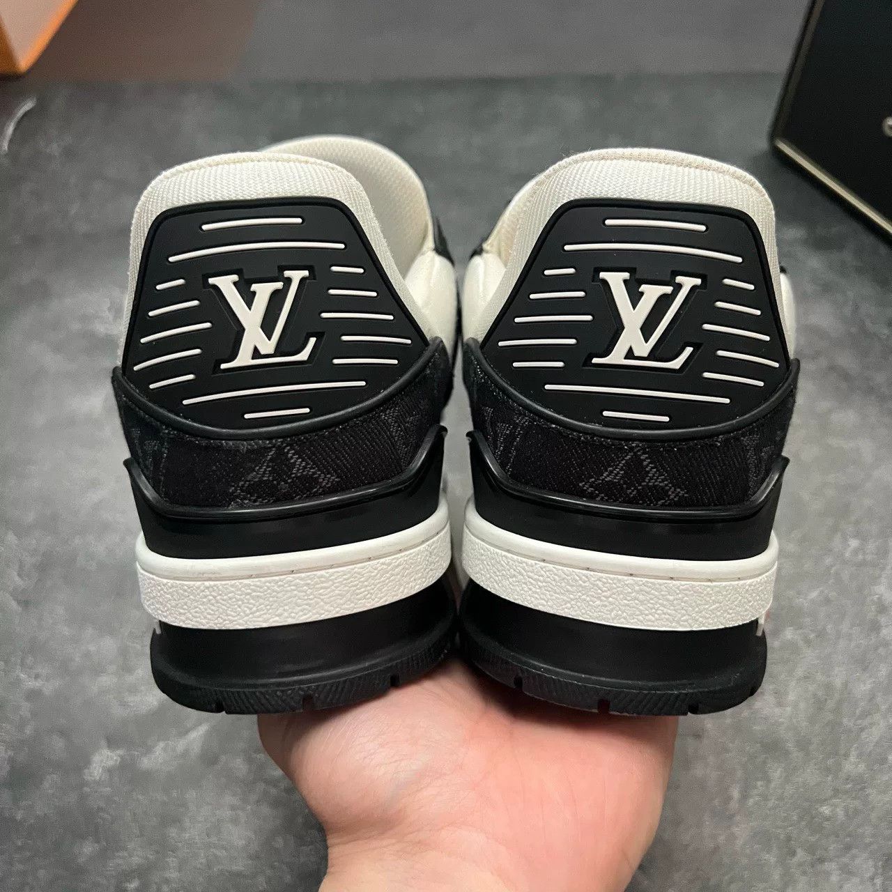 Louis Vuitton Louis Vuitton Training Black Lowtop Sneakers 42 Men Size US 9 / EU 42 - 6 Thumbnail