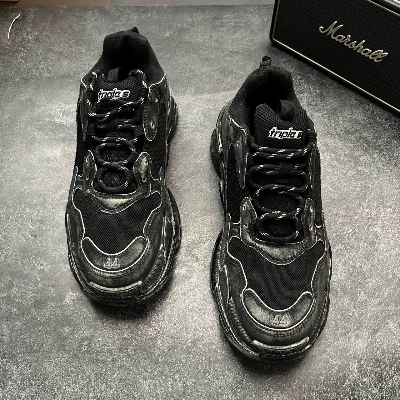Balenciaga Balenciaga Distressed Gray Lowtop Sneakers S Men Size US 10 / EU 43 - 3 Thumbnail