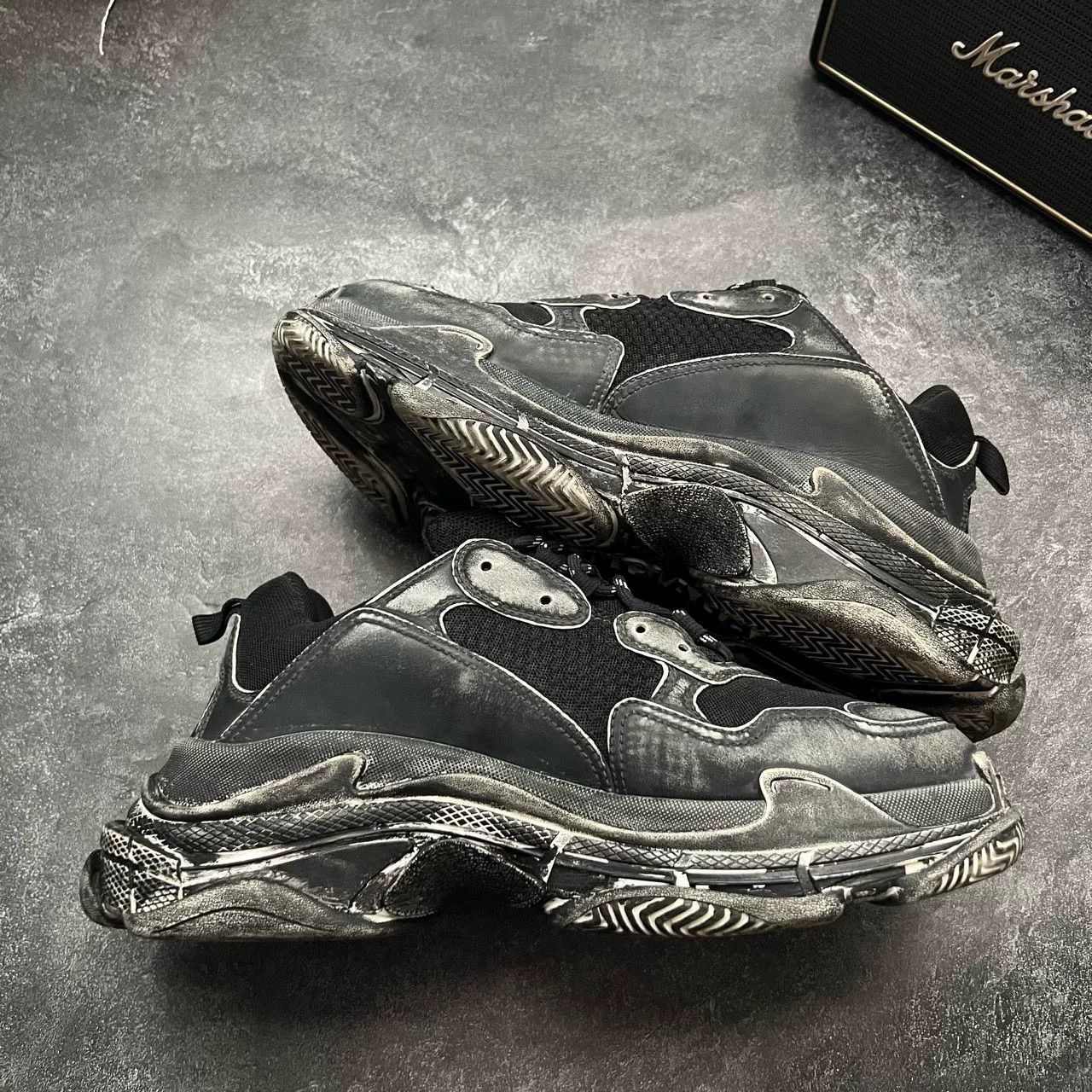 Balenciaga Balenciaga Distressed Gray Lowtop Sneakers S Men Size US 10 / EU 43 - 2 Thumbnail