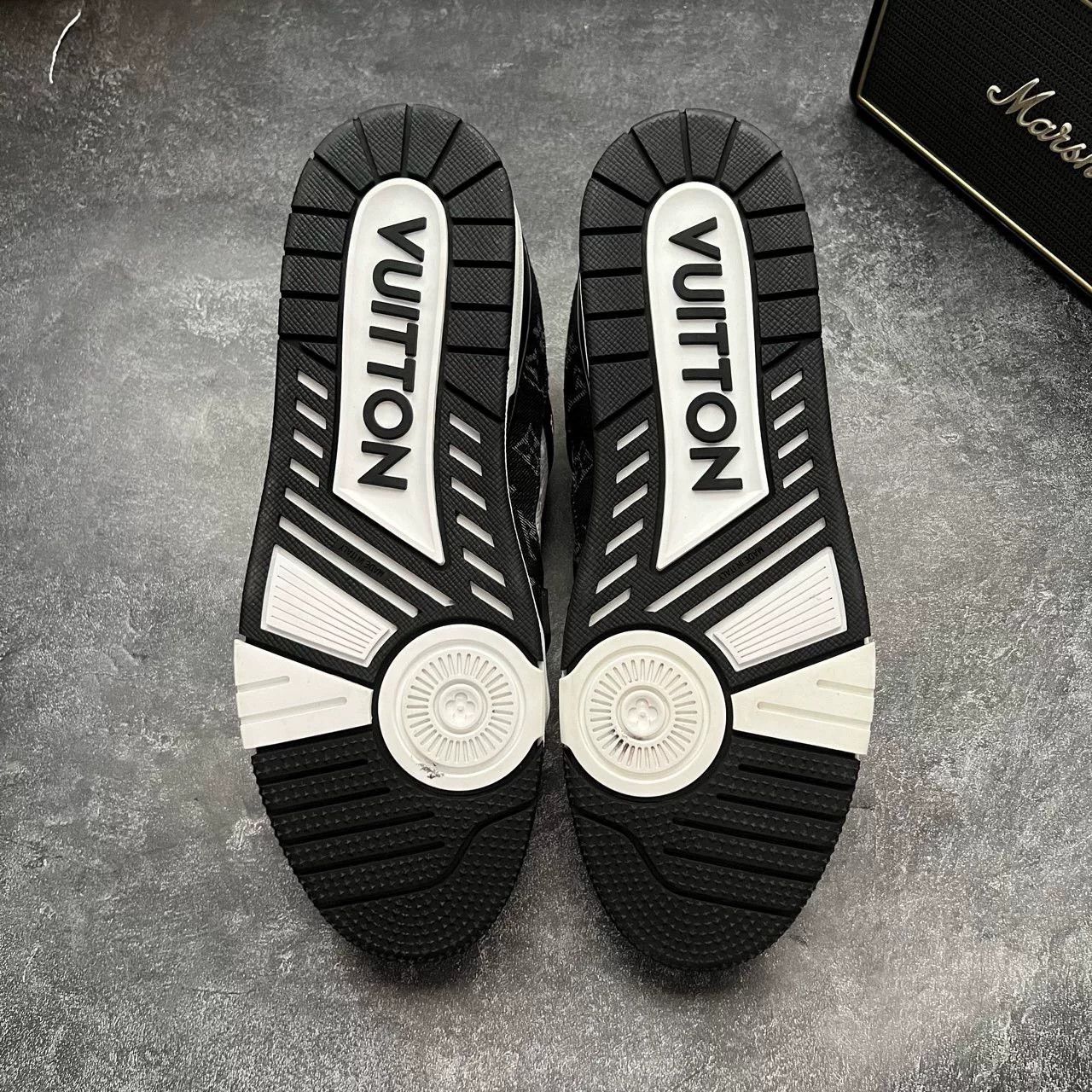 Louis Vuitton Louis Vuitton Training Black Lowtop Sneakers 10 Men Size US 10 / EU 43 - 7 Thumbnail