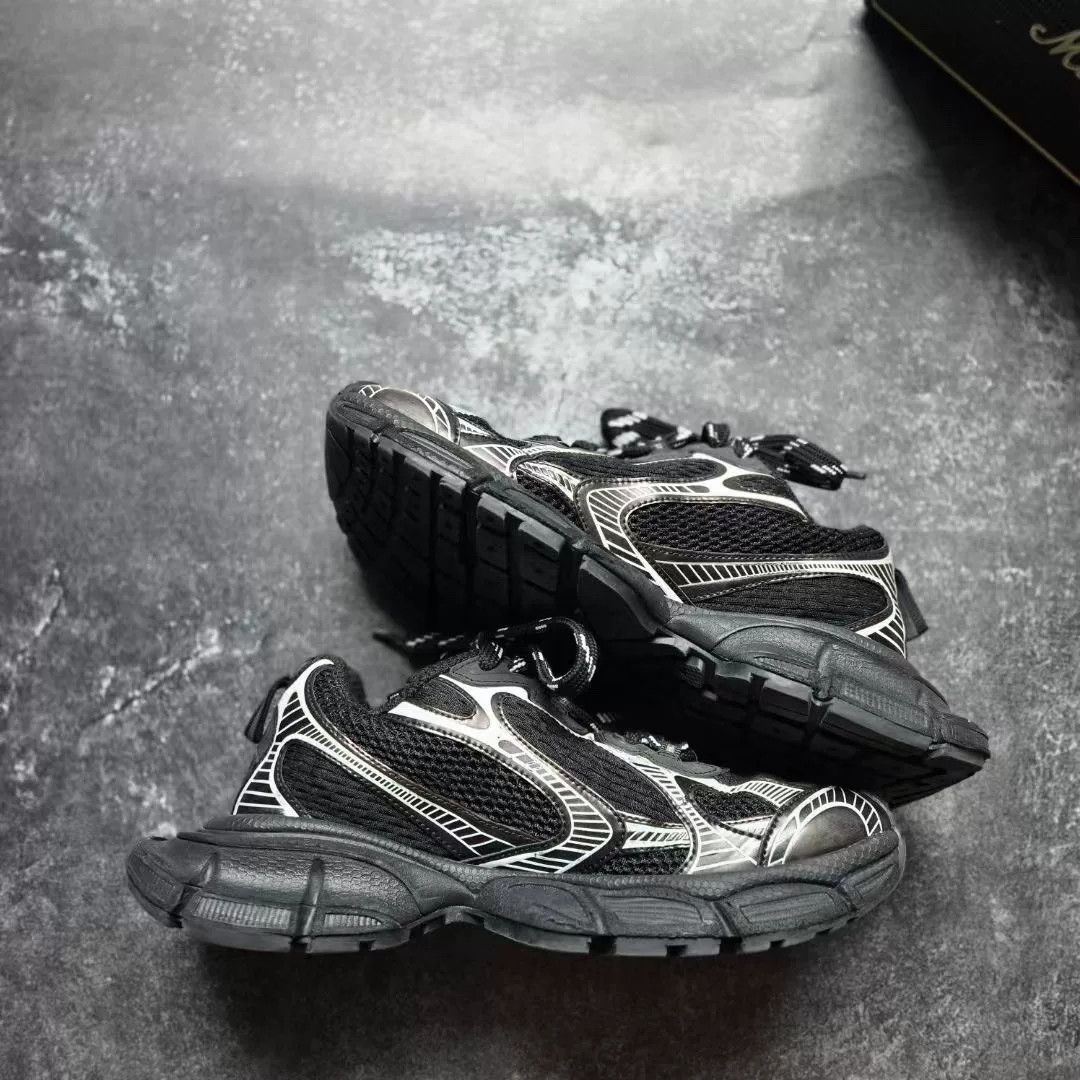 Balenciaga Balenciaga Silver Lowtop Sneakers XXXL Men Size US 10 / EU 43 - 2 Thumbnail