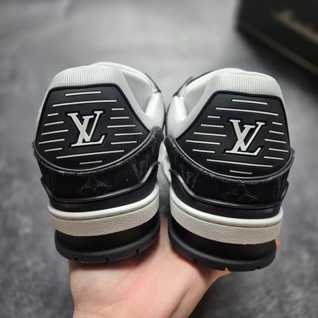 Louis Vuitton Louis Vuitton Training Black Lowtop Sneakers 10 Men Size US 10 / EU 43 - 6 Thumbnail