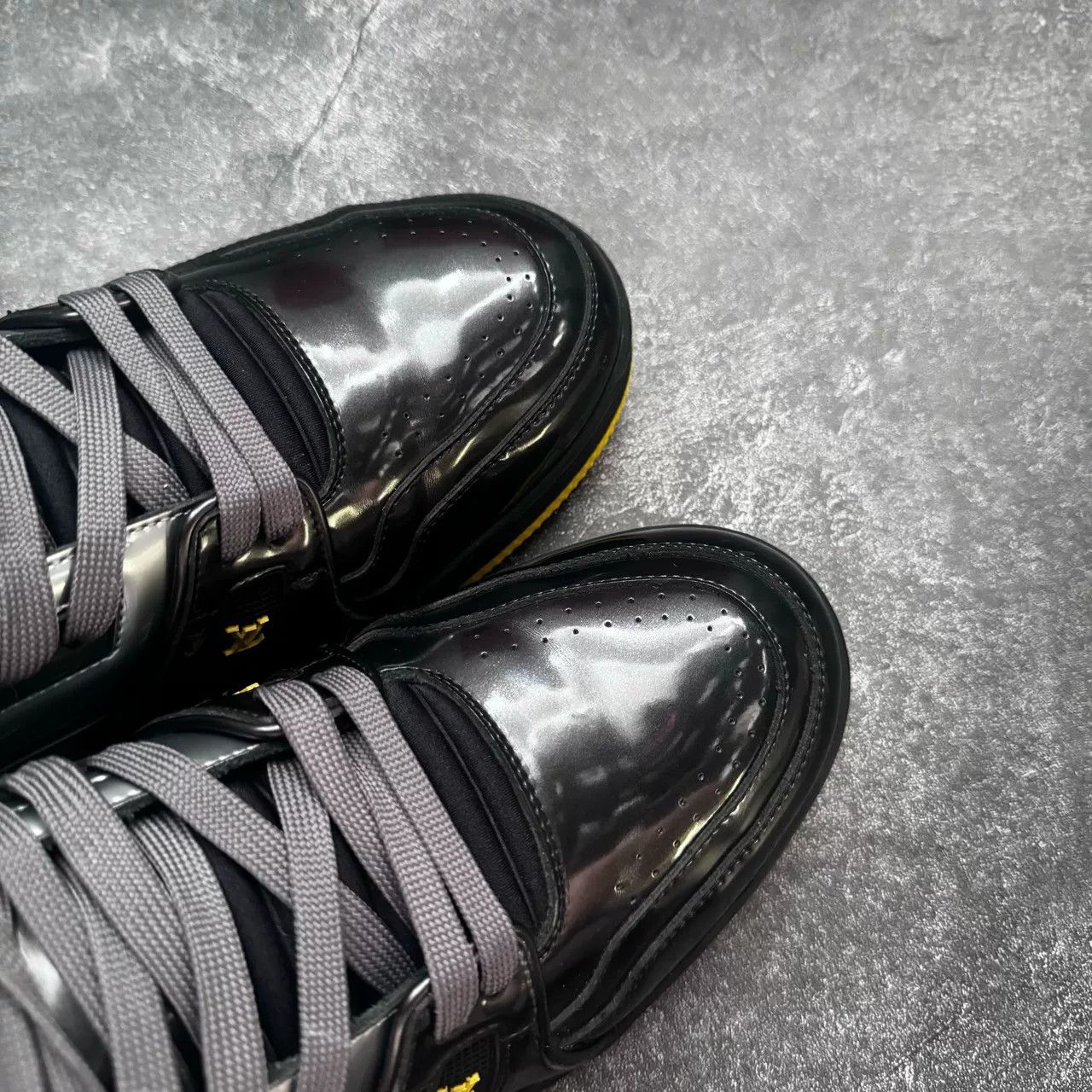 Louis Vuitton Louis Vuitton Training Yellow Lowtop Sneakers 8 Men Size US 8 / EU 41 - 3 Thumbnail