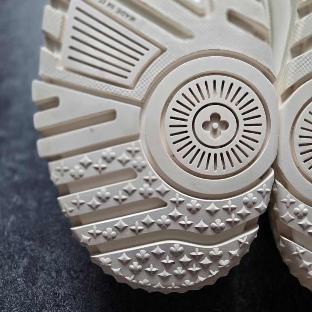 Louis Vuitton Louis Vuitton Training White Lowtop Sneakers 42 Men Size US 9 / EU 42 - 8 Thumbnail