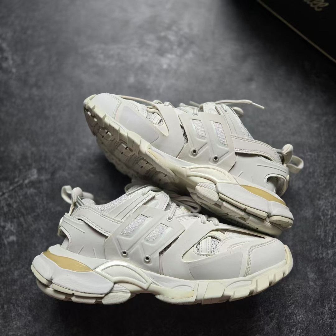 Balenciaga Balenciaga White Lowtop Sneakers 38 Women Size US 7.5 / IT 37.5 - 2 Thumbnail