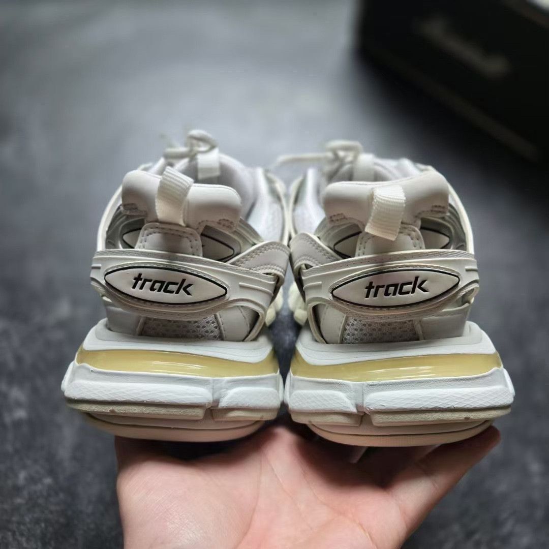 Balenciaga Balenciaga White Lowtop Sneakers 38 Women Size US 7.5 / IT 37.5 - 6 Thumbnail