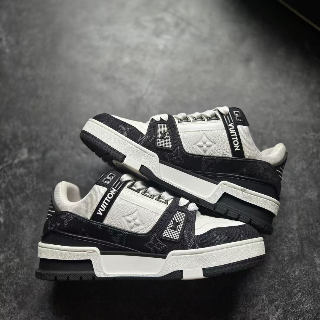Louis Vuitton Louis Vuitton Training Black Lowtop Sneakers 35 Women Size US 5 / IT 35 - 2 Thumbnail