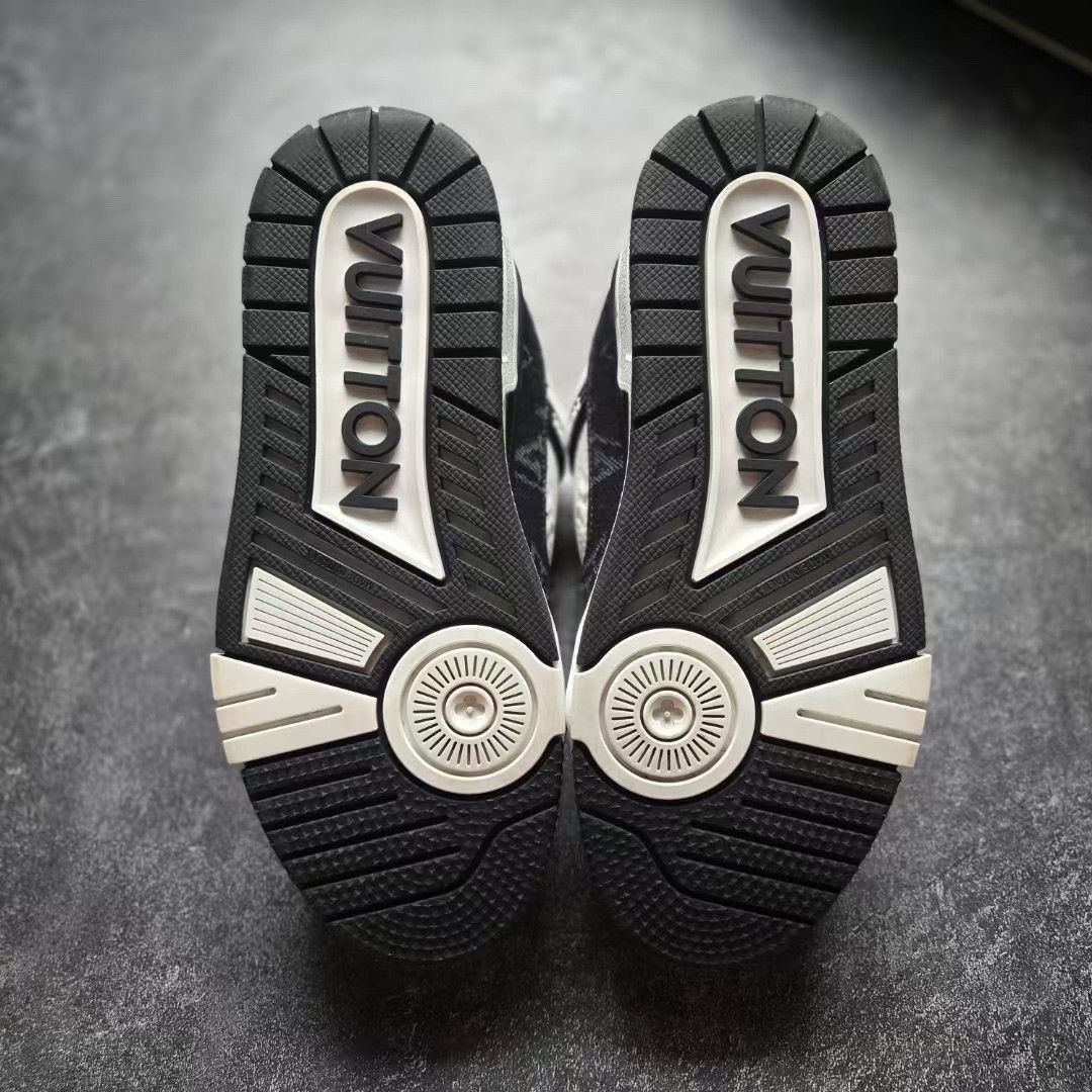 Louis Vuitton Louis Vuitton Training Black Lowtop Sneakers 35 Women Size US 5 / IT 35 - 7 Thumbnail