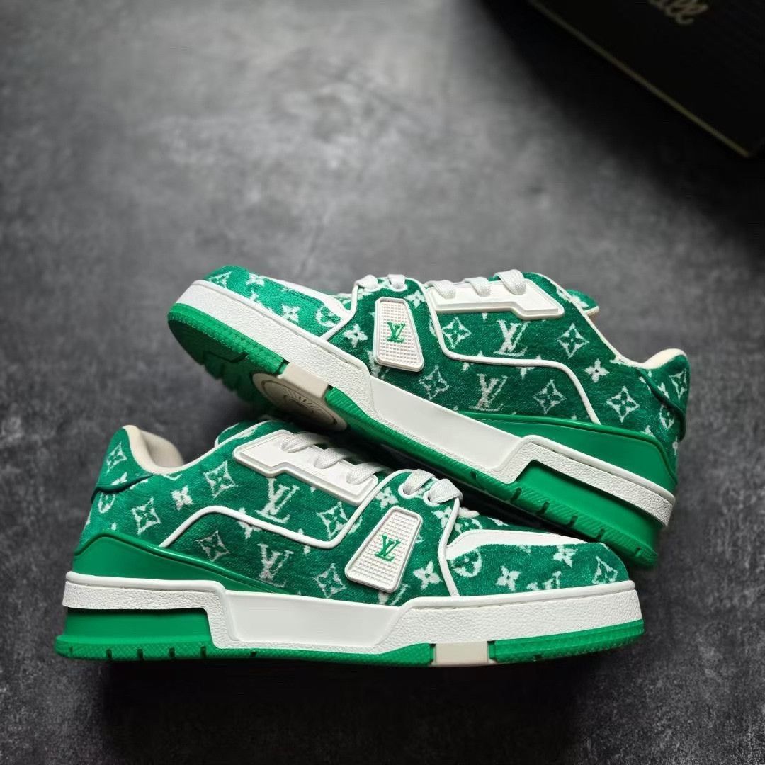 Louis Vuitton Louis Vuitton Training Green Lowtop Sneakers 38 Women Size US 7.5 / IT 37.5 - 2 Thumbnail