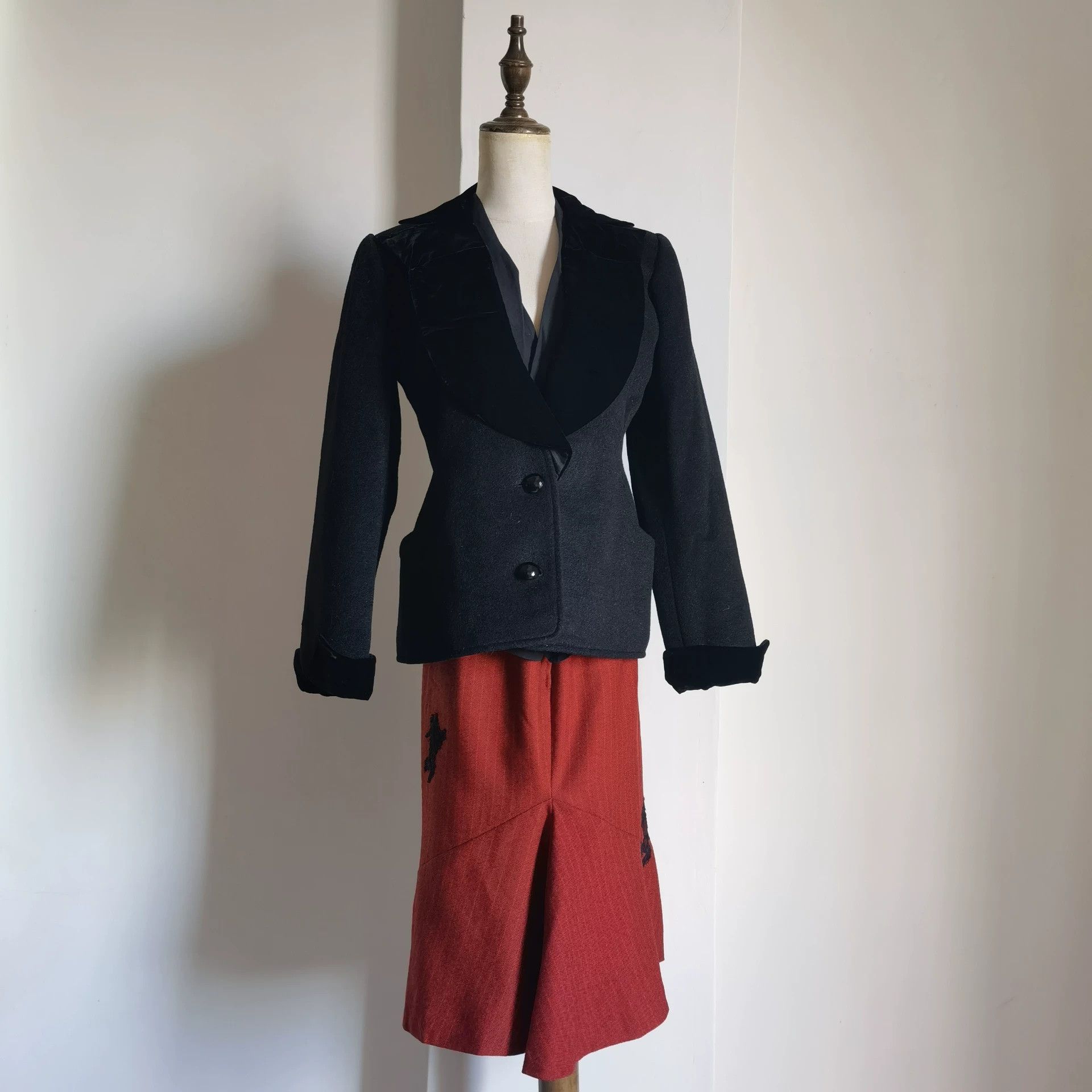Saint Laurent Paris 1980s Yves Saint Laurent Velvet Blazer Size S / US 4 / IT 40 - 3 Thumbnail