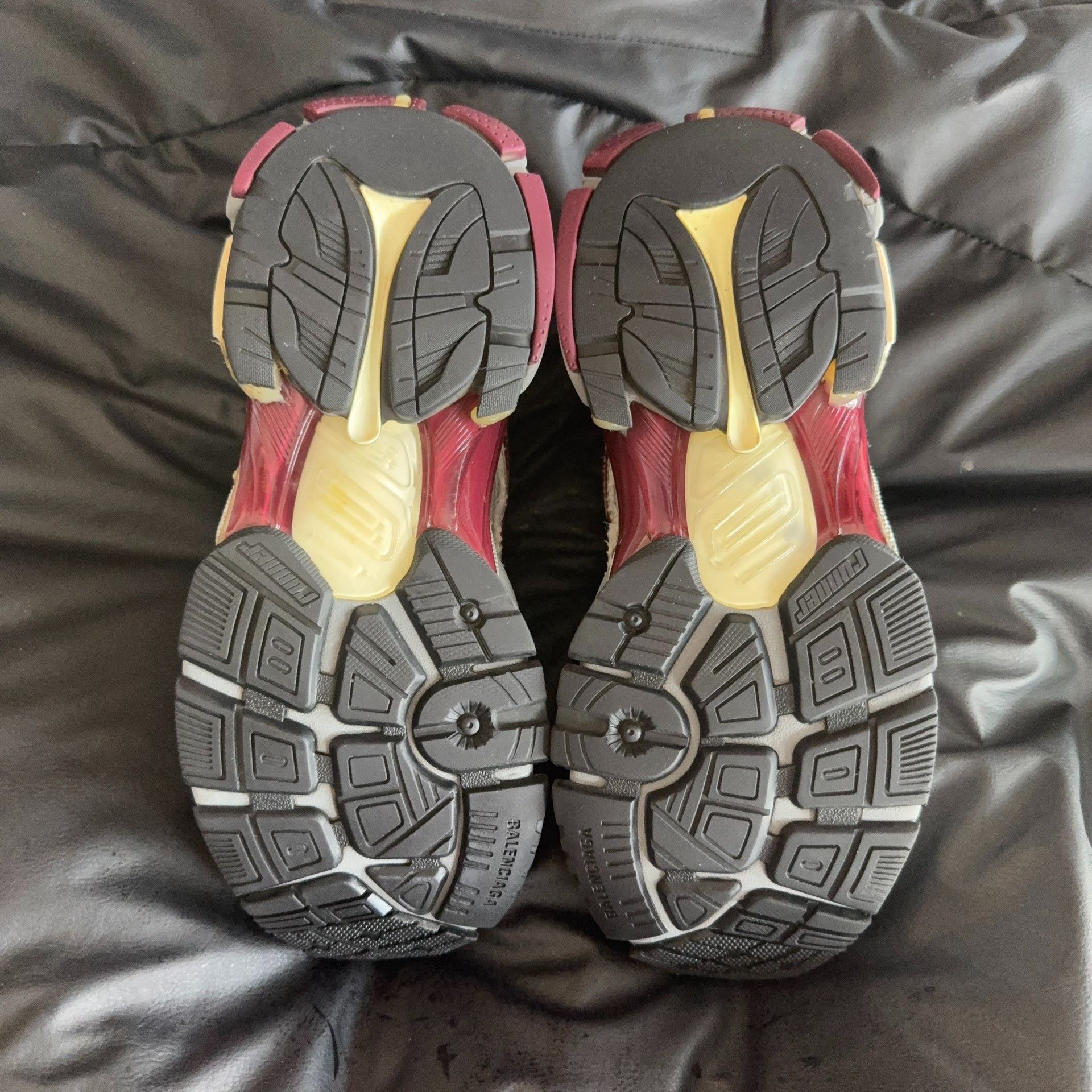Balenciaga Balenciaga Running Red Lowtop Sneakers 39 Women Size US 8.5 / IT 38.5 - 4 Thumbnail