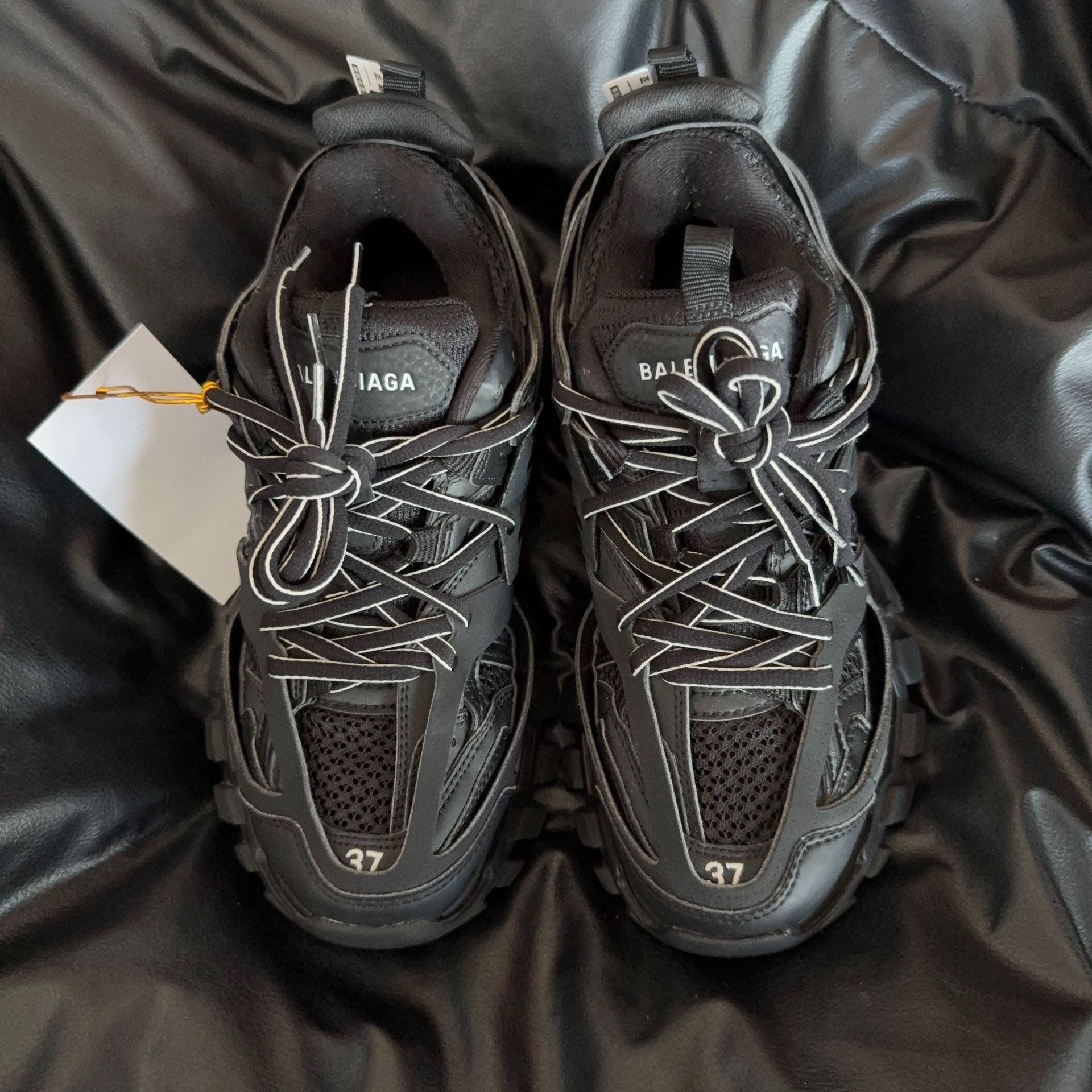 Balenciaga Balenciaga Black Lowtop Sneakers 37 Women Size US 6.5 / IT 36.5 - 2 Thumbnail