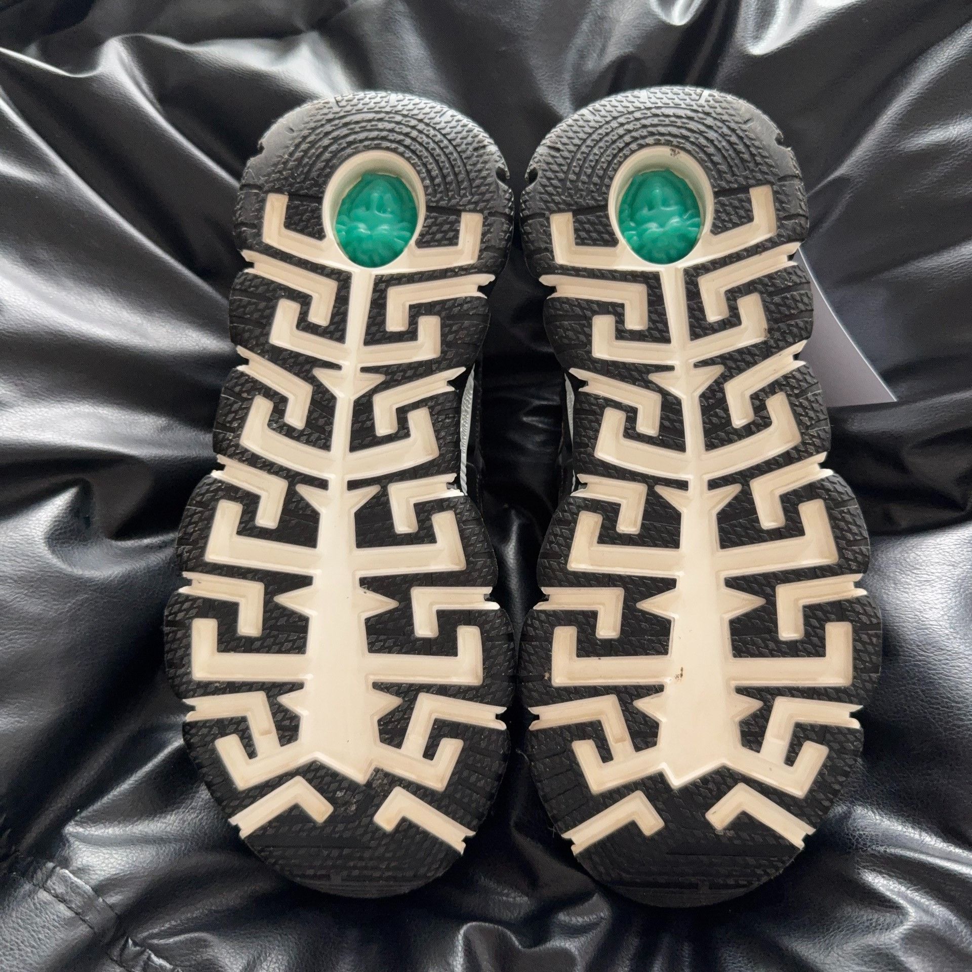 Versace Versace Black Lowtop Sneakers 39 Women Size US 8.5 / IT 38.5 - 6 Thumbnail