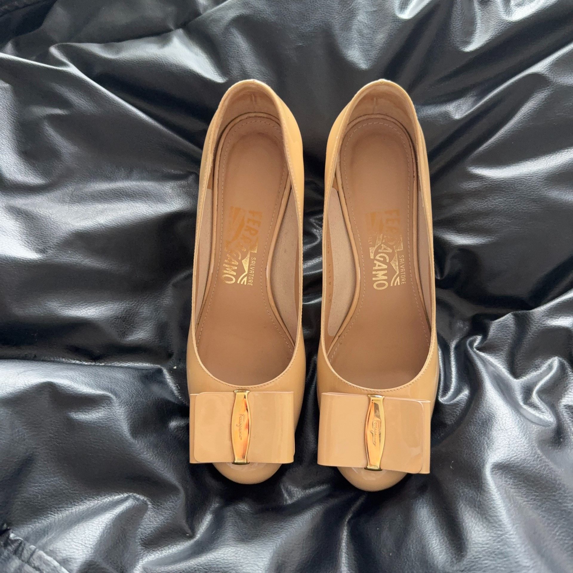 Salvatore Ferragamo Salvatore Ferragamo Gold Lowtop Sneakers 37 Women Size US 6.5 / IT 36.5 - 2 Thumbnail