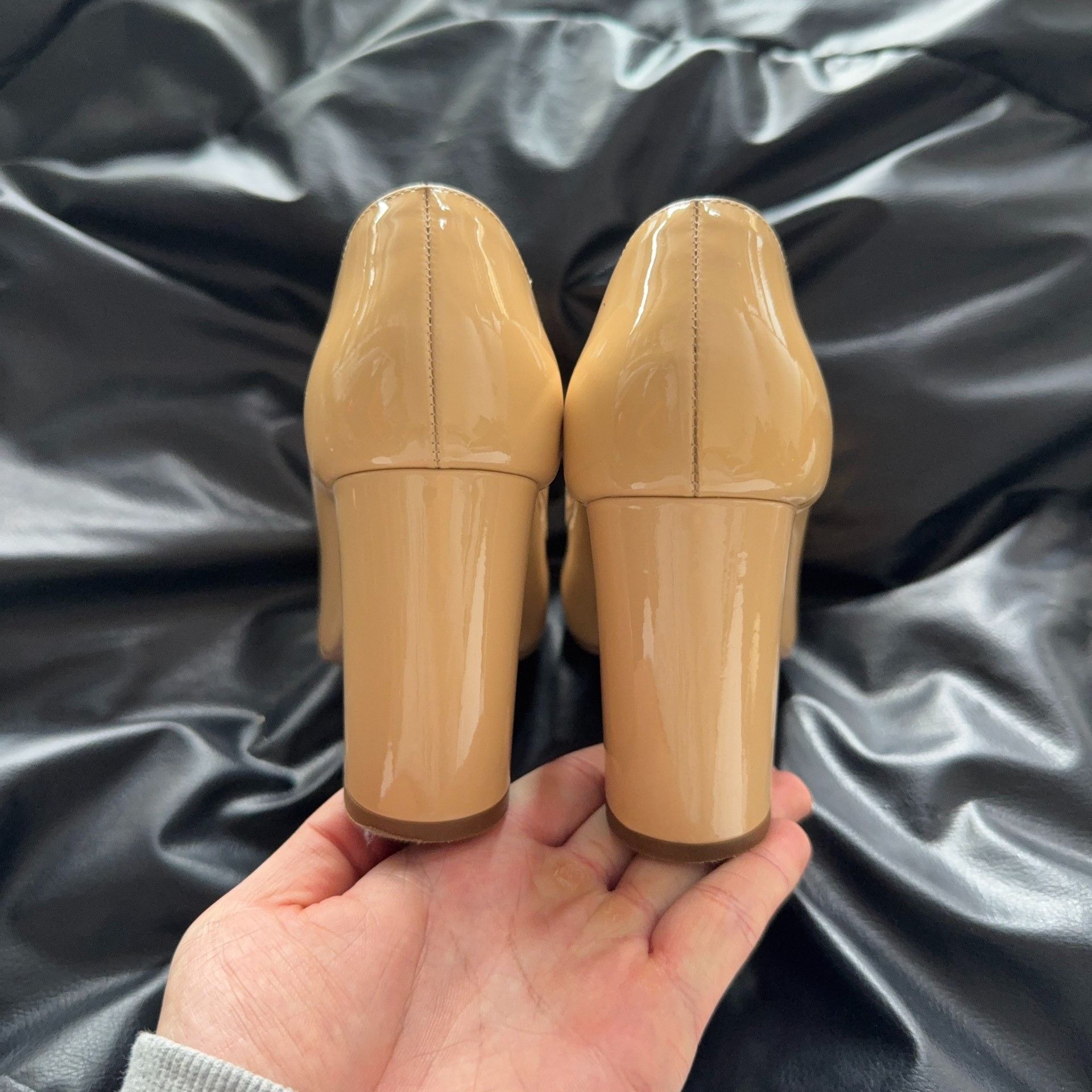 Salvatore Ferragamo Salvatore Ferragamo Gold Lowtop Sneakers 37 Women Size US 6.5 / IT 36.5 - 6 Thumbnail