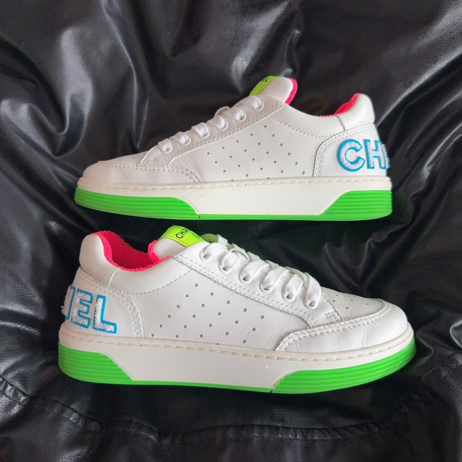 Chanel Chanel Green Lowtop Sneakers 37.5 Women Size US 6.5 / IT 36.5 - 5 Thumbnail