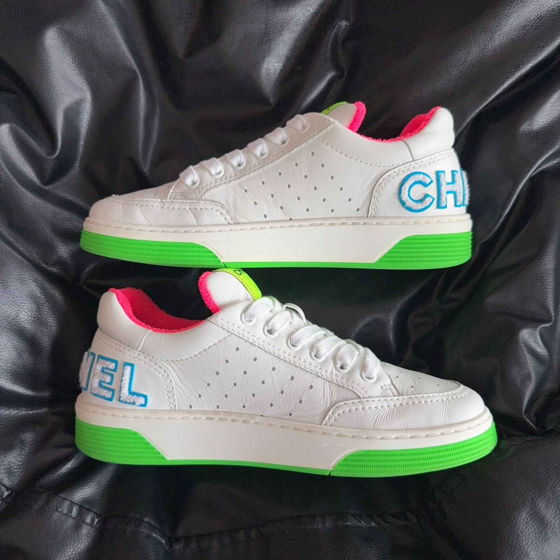 Chanel Chanel Green Lowtop Sneakers 37.5 Women Size US 6.5 / IT 36.5 - 6 Thumbnail