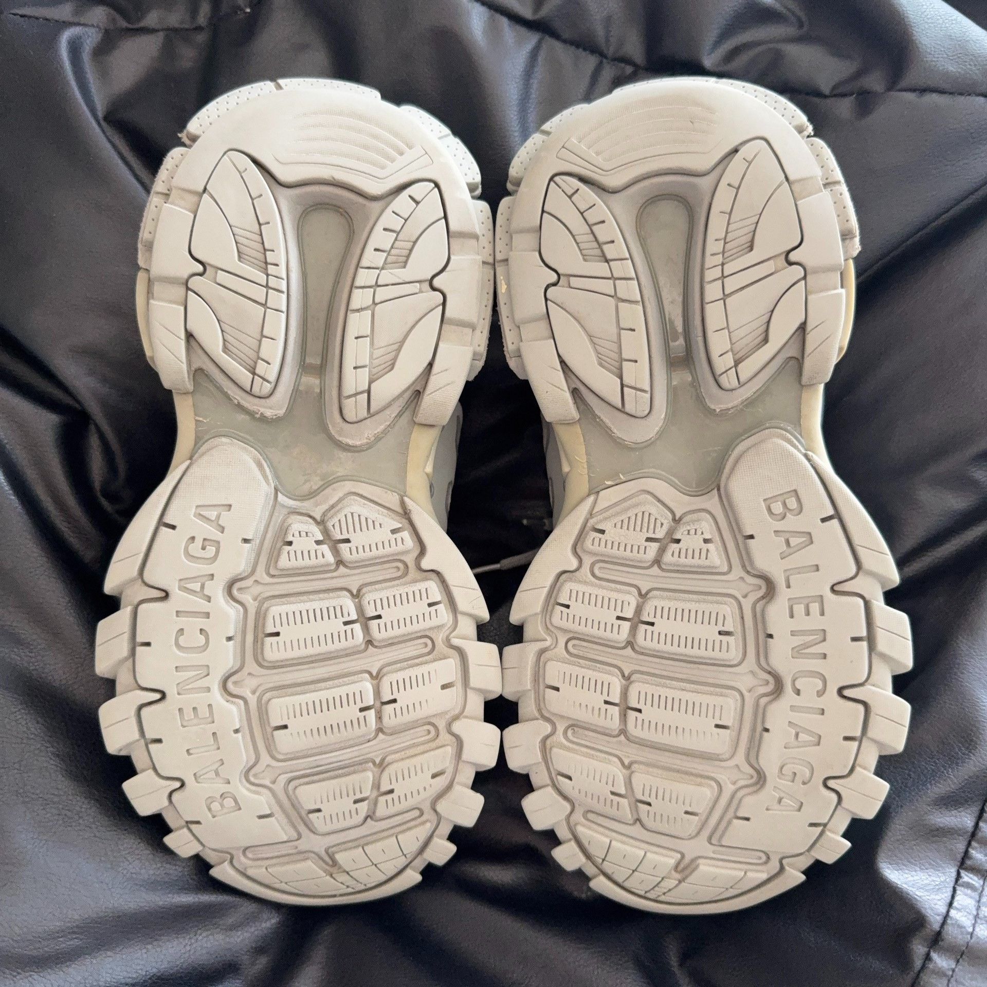 Balenciaga Balenciaga Gray Lowtop Sneakers 39 Women Size US 8.5 / IT 38.5 - 5 Thumbnail