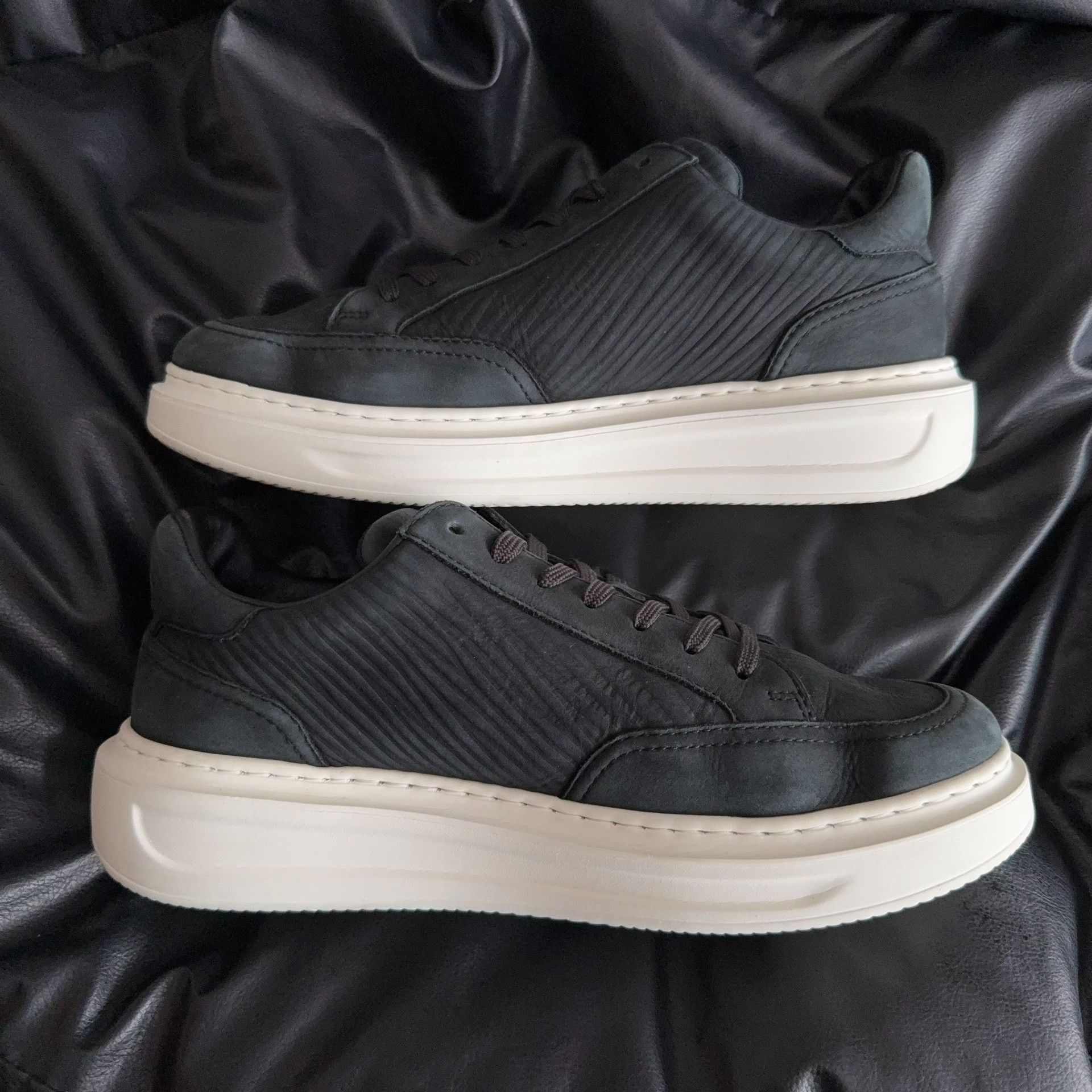 Louis Vuitton Louis Vuitton Black Lowtop Sneakers 40 Men Size US 7.5 / EU 40-41 - 4 Thumbnail