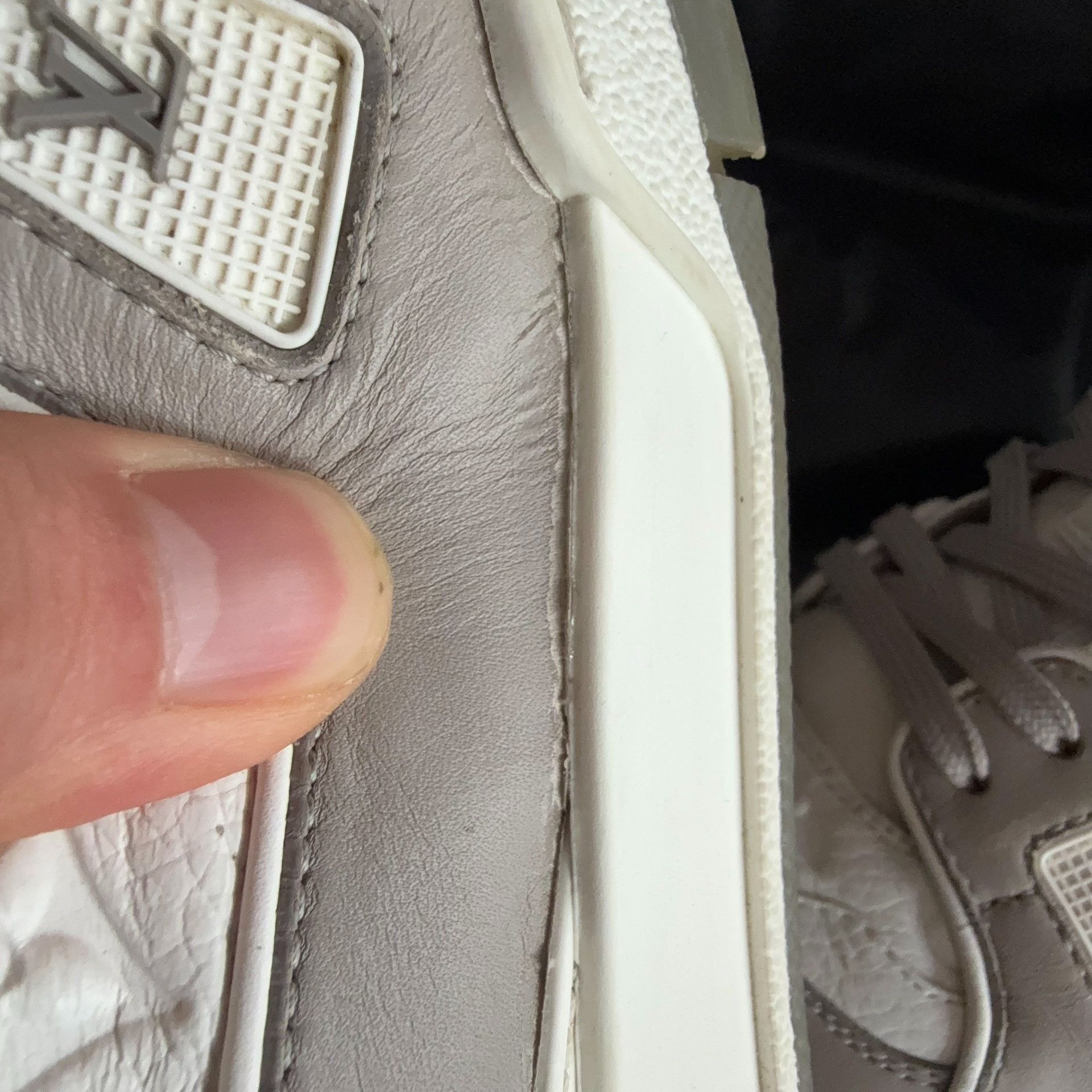 Louis Vuitton Louis Vuitton Training White Lowtop Sneakers 42 Men Size US 9 / EU 42 - 9 Thumbnail